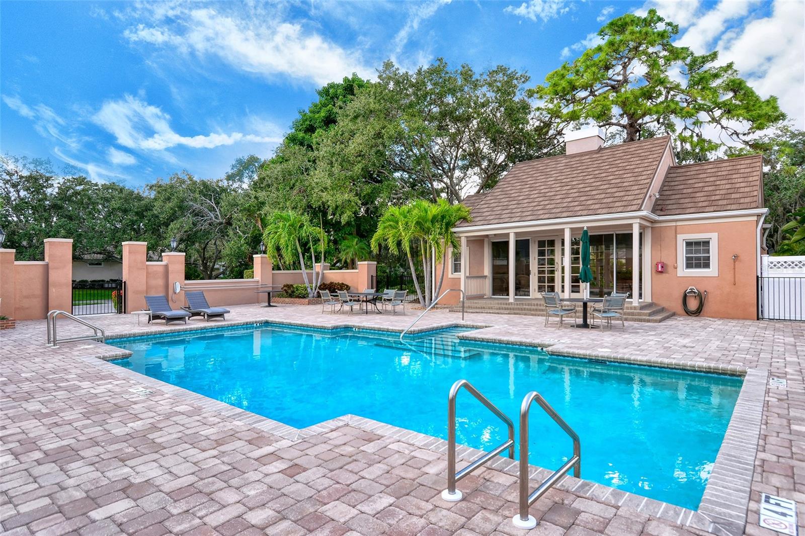 A4652332 Property Photo