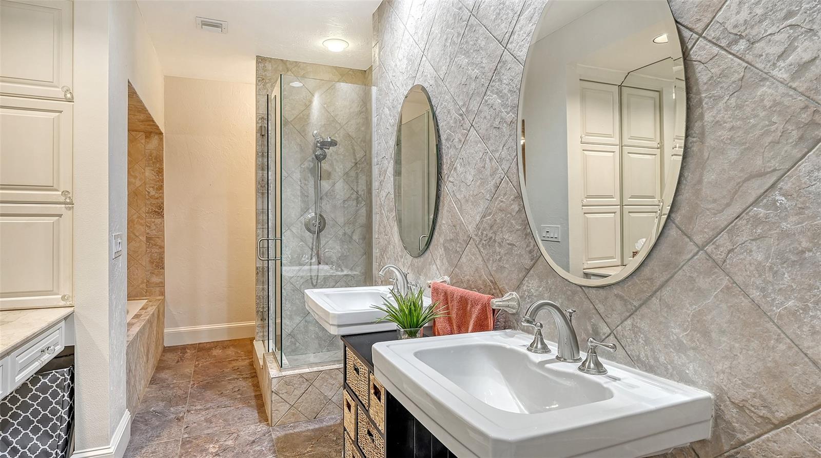 A4652332 Property Photo