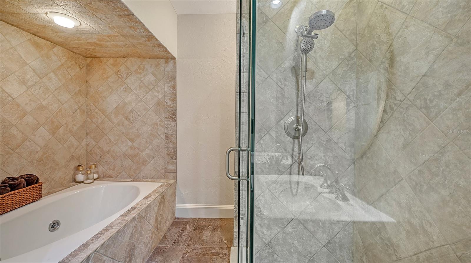 A4652332 Property Photo