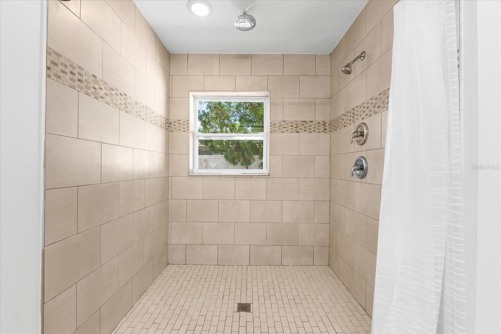 125 CARLYLE DR, PALM HARBOR, FL, 34683