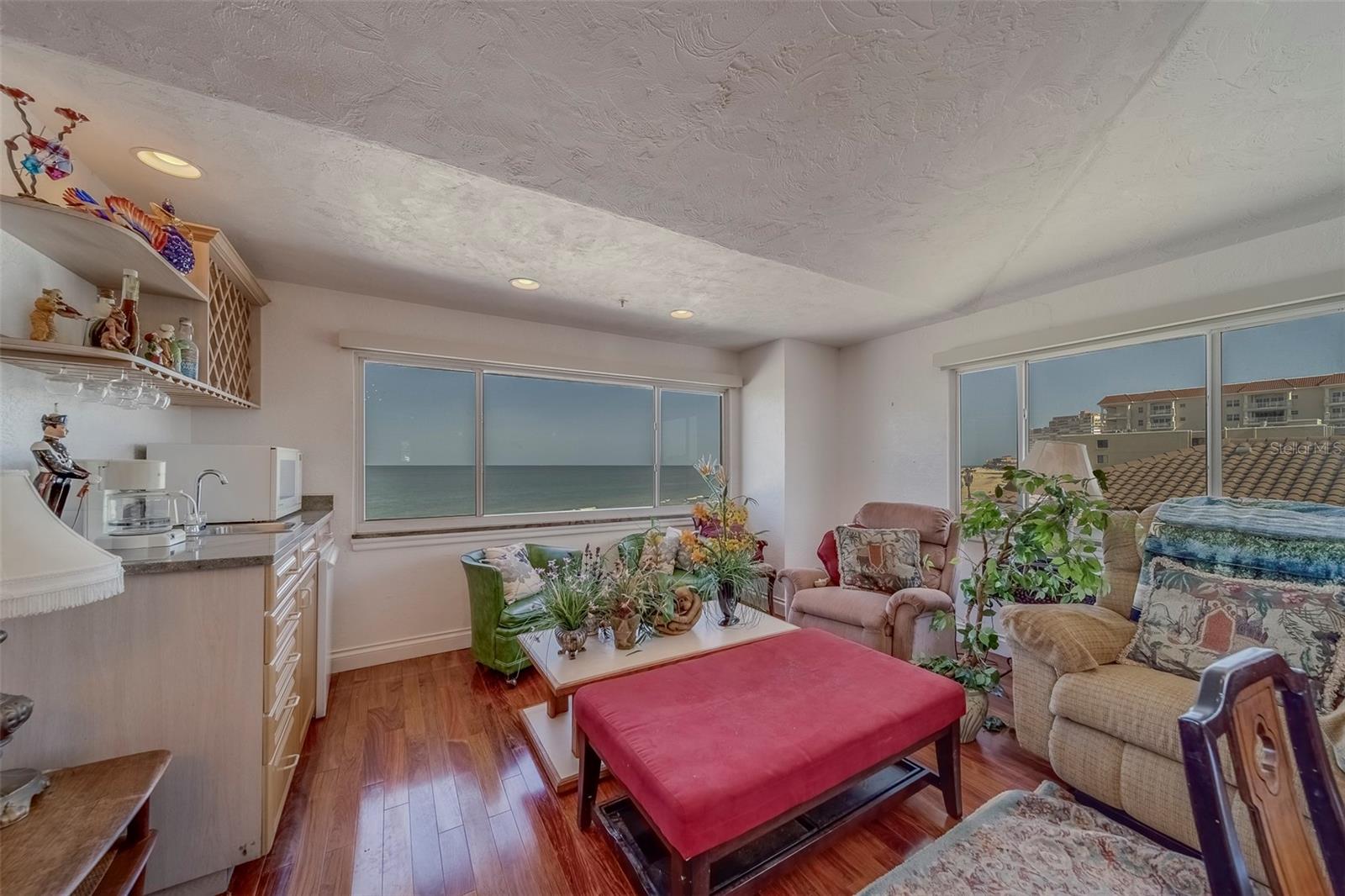 TB8385131 Property Photo