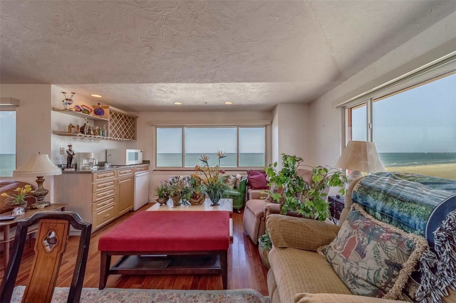 TB8385131 Property Photo