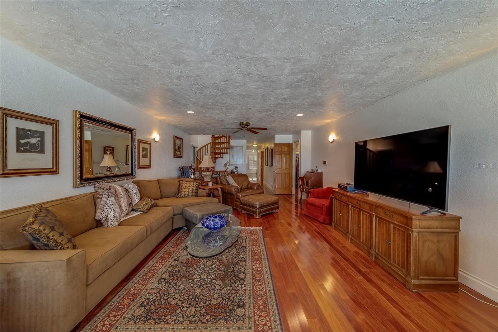 TB8385131 Property Photo