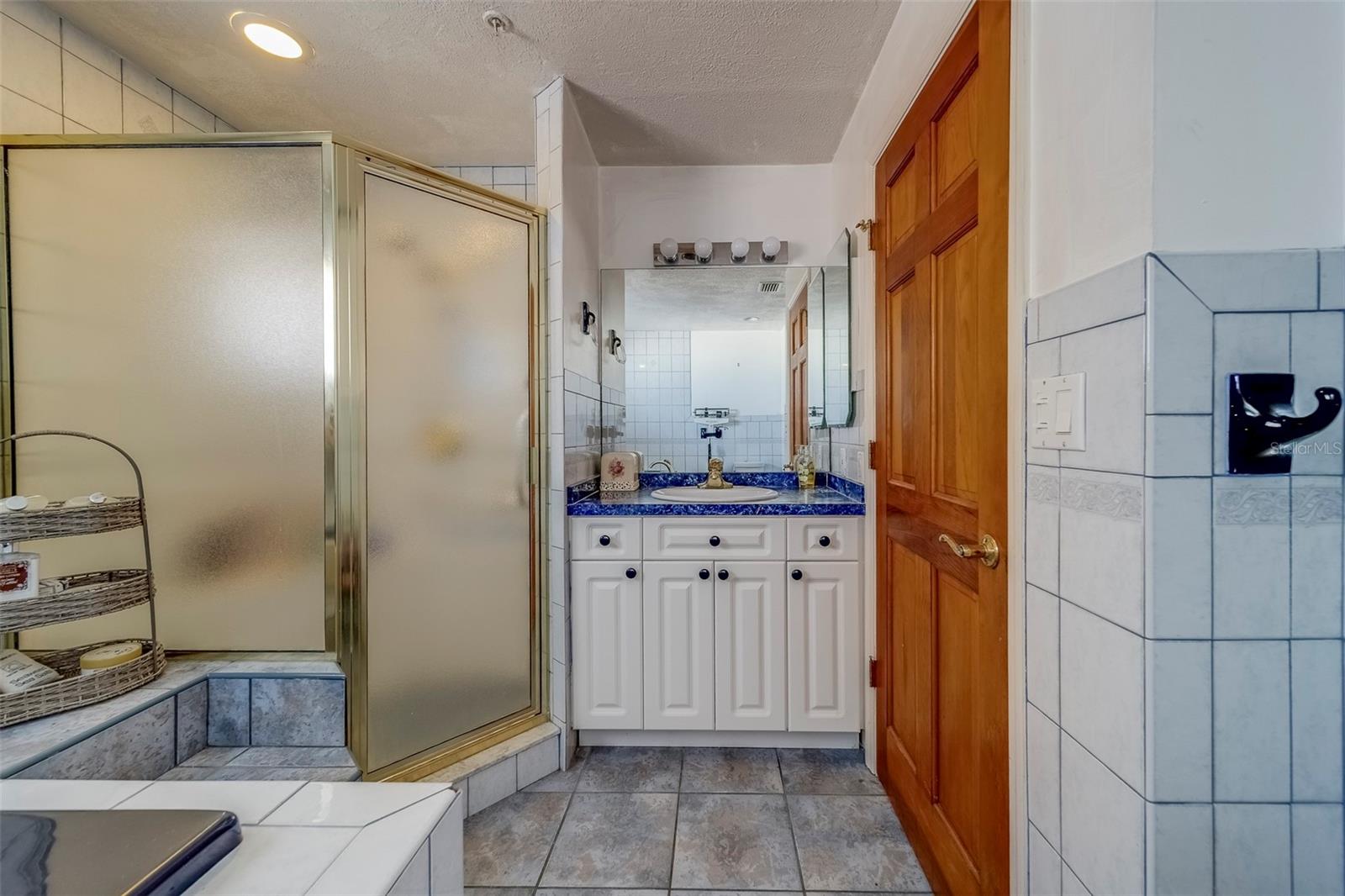 TB8385131 Property Photo