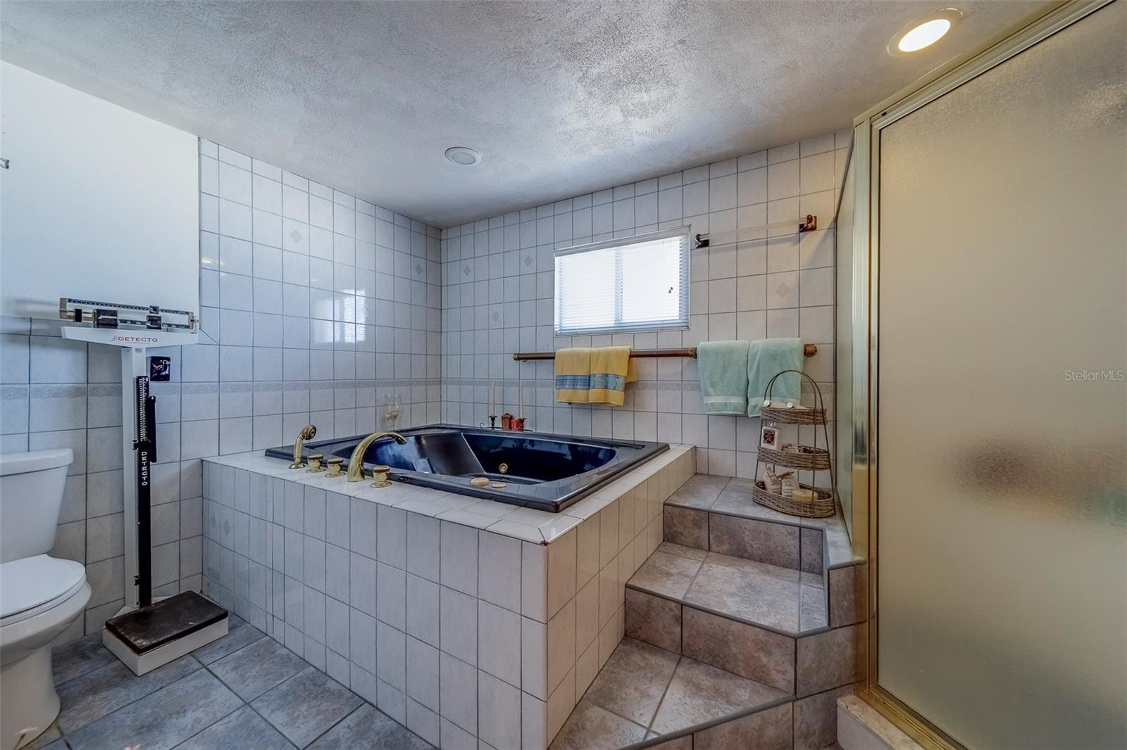 TB8385131 Property Photo