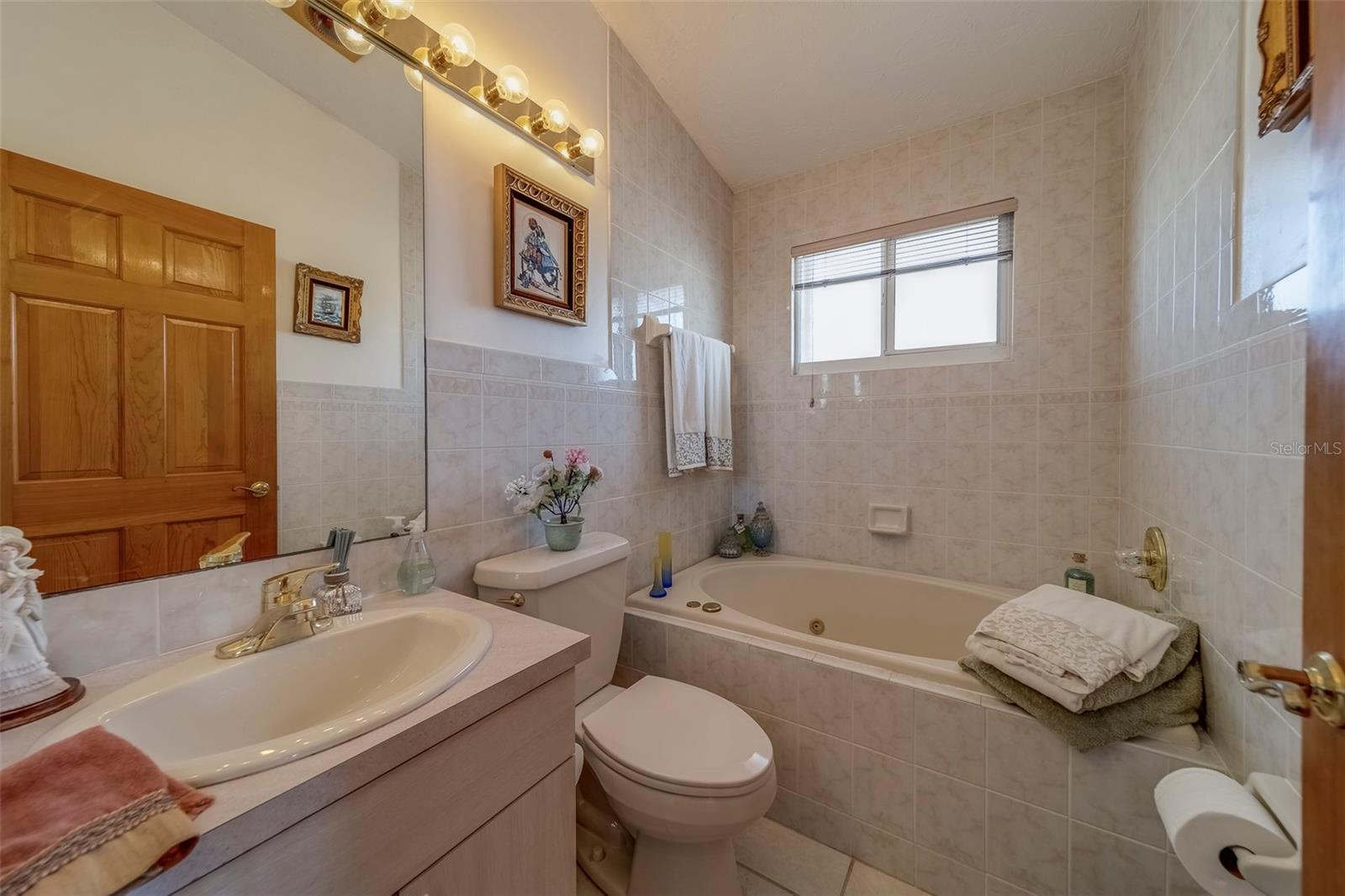 TB8385131 Property Photo