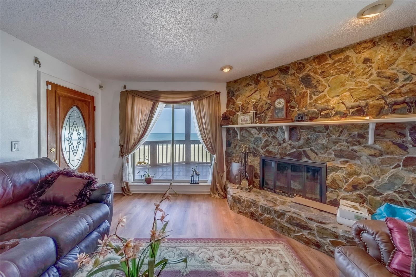 TB8385131 Property Photo