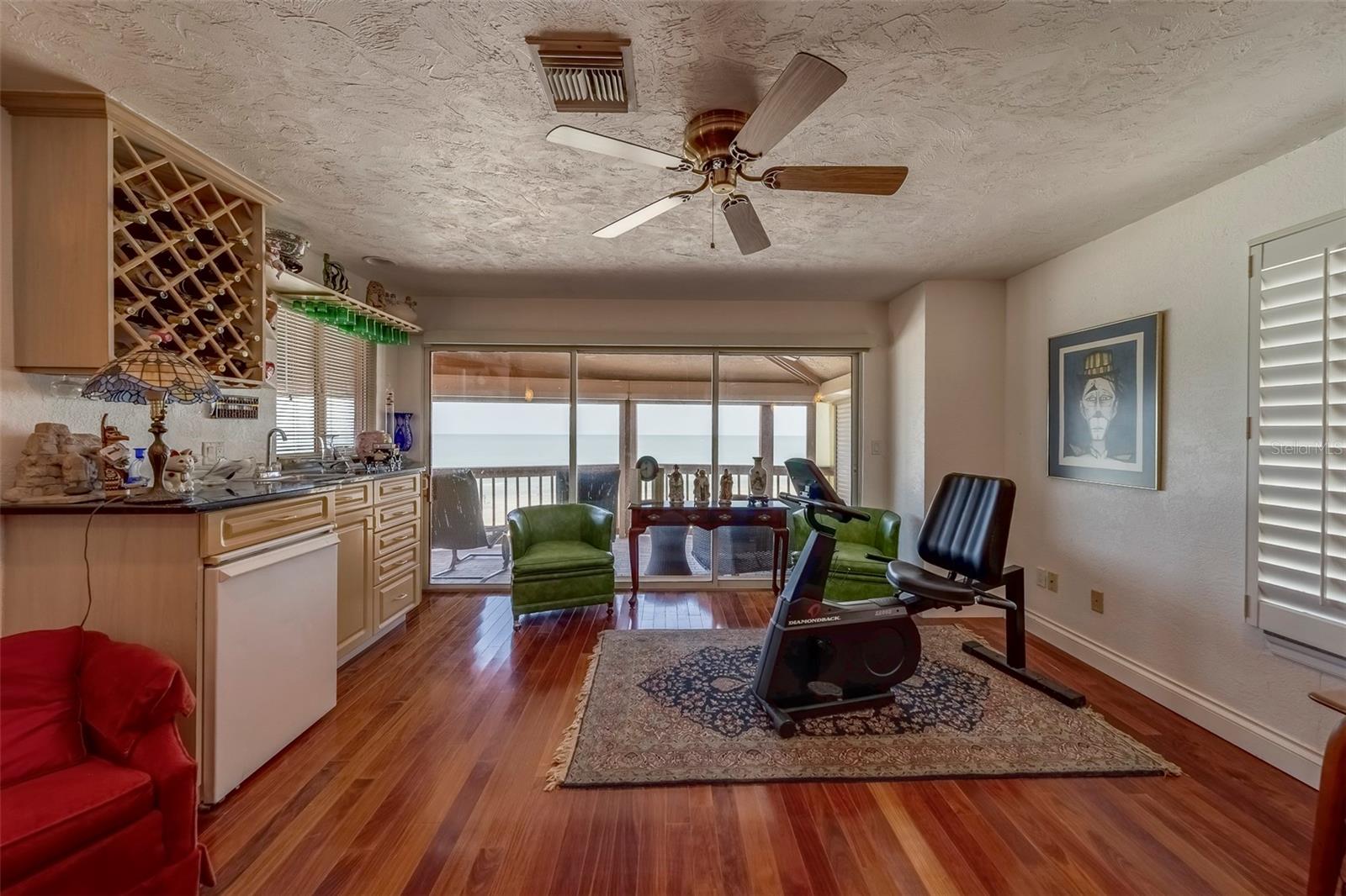 TB8385131 Property Photo