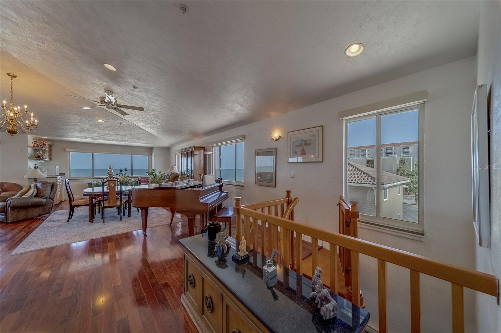 TB8385131 Property Photo