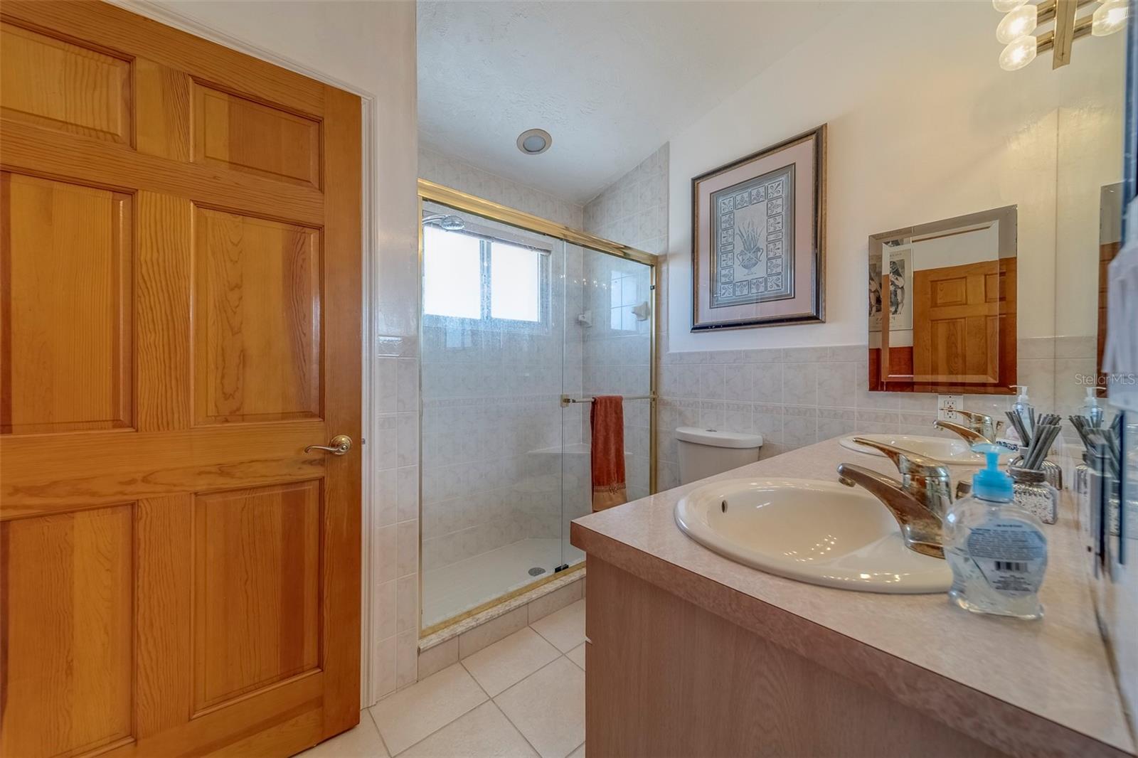 TB8385131 Property Photo