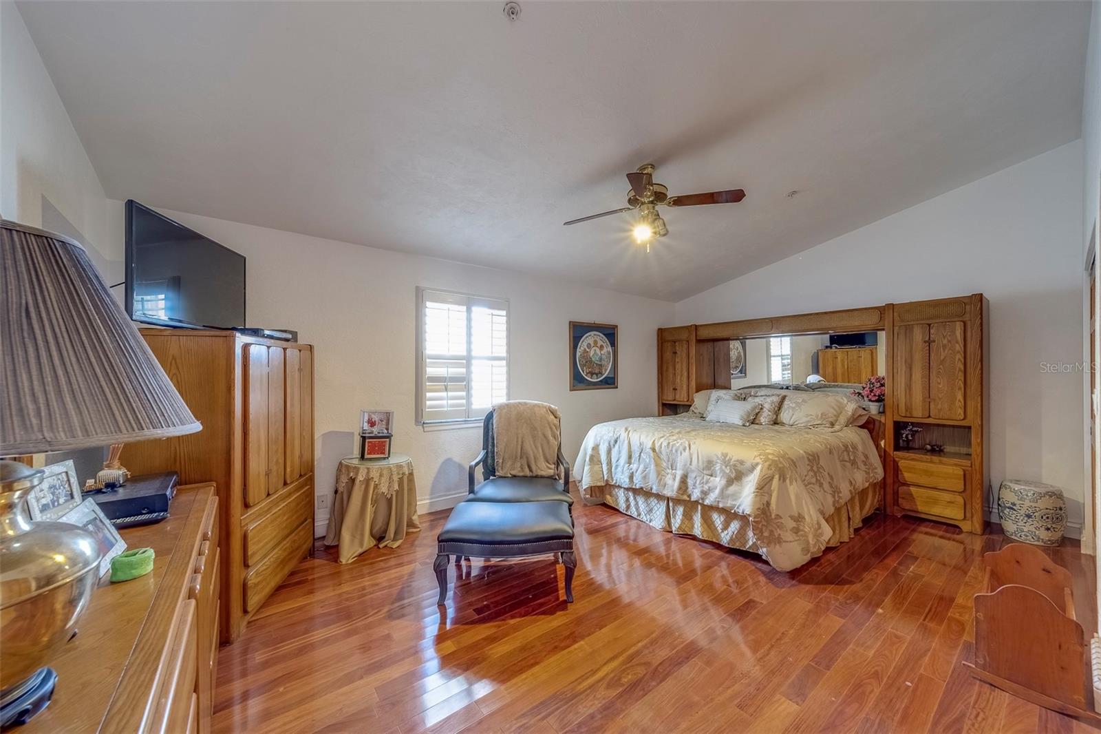 TB8385131 Property Photo