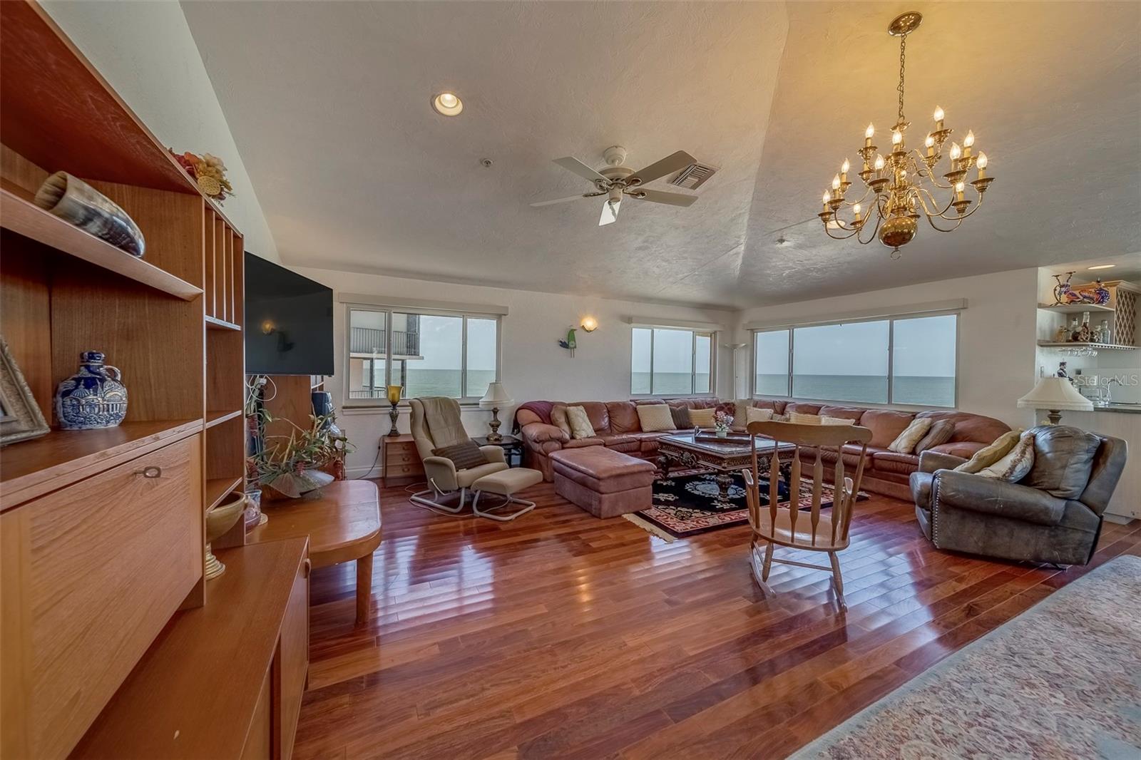 TB8385131 Property Photo