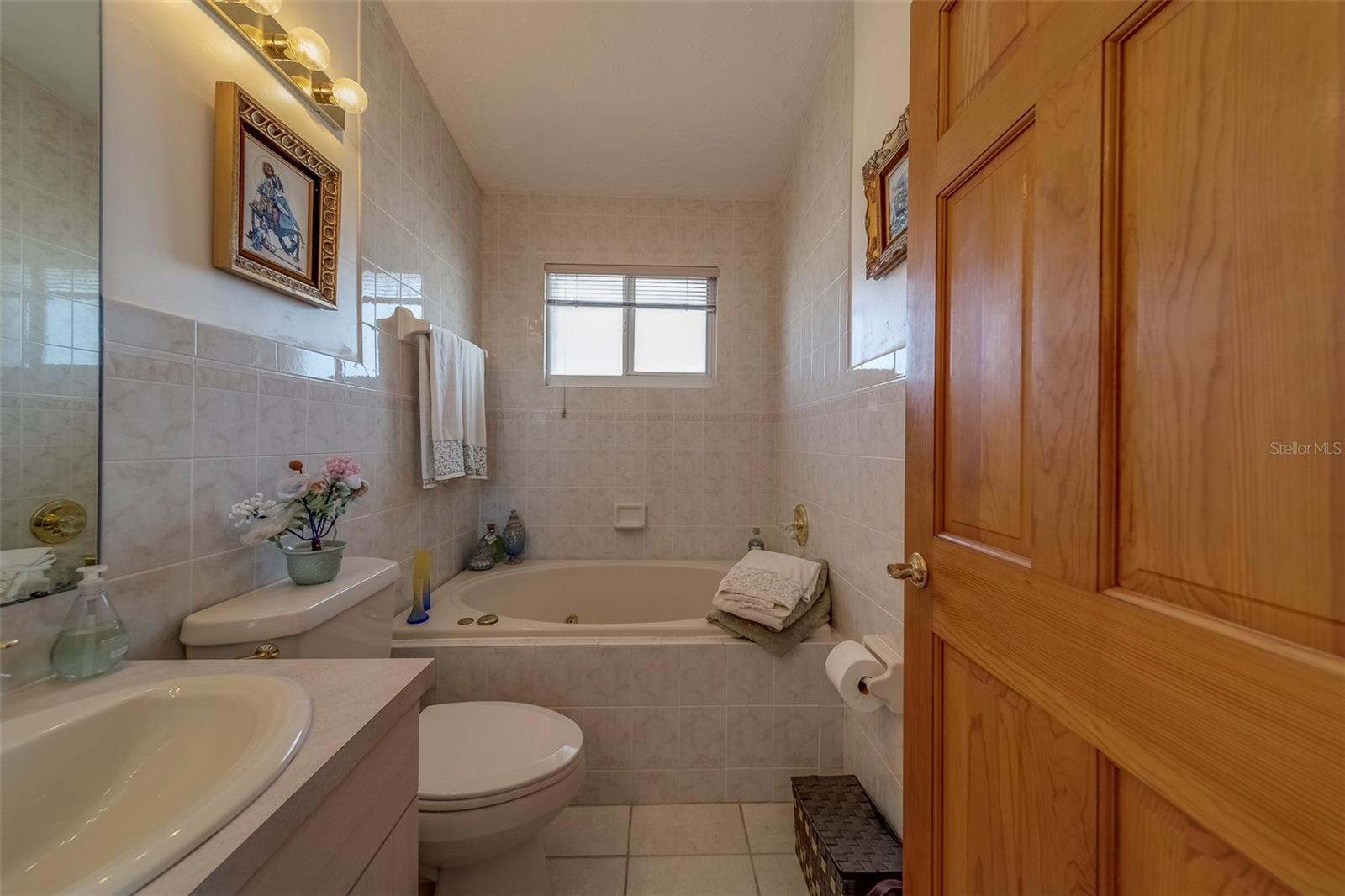 TB8385131 Property Photo