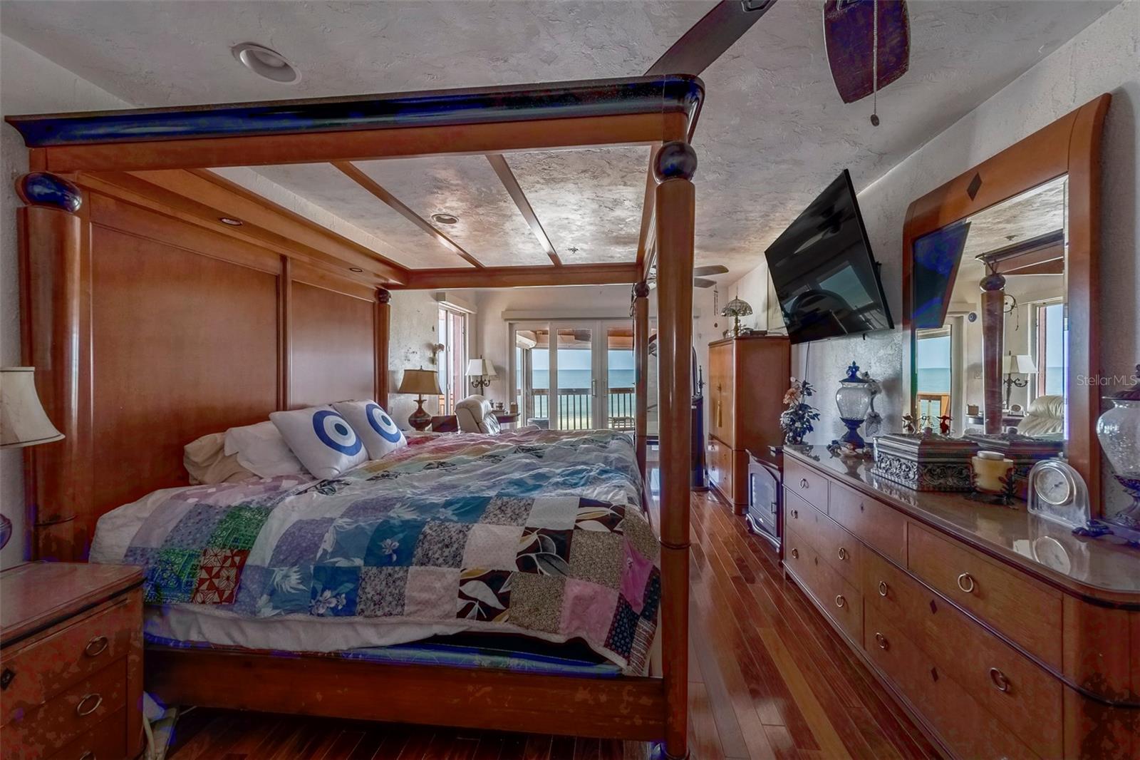 TB8385131 Property Photo