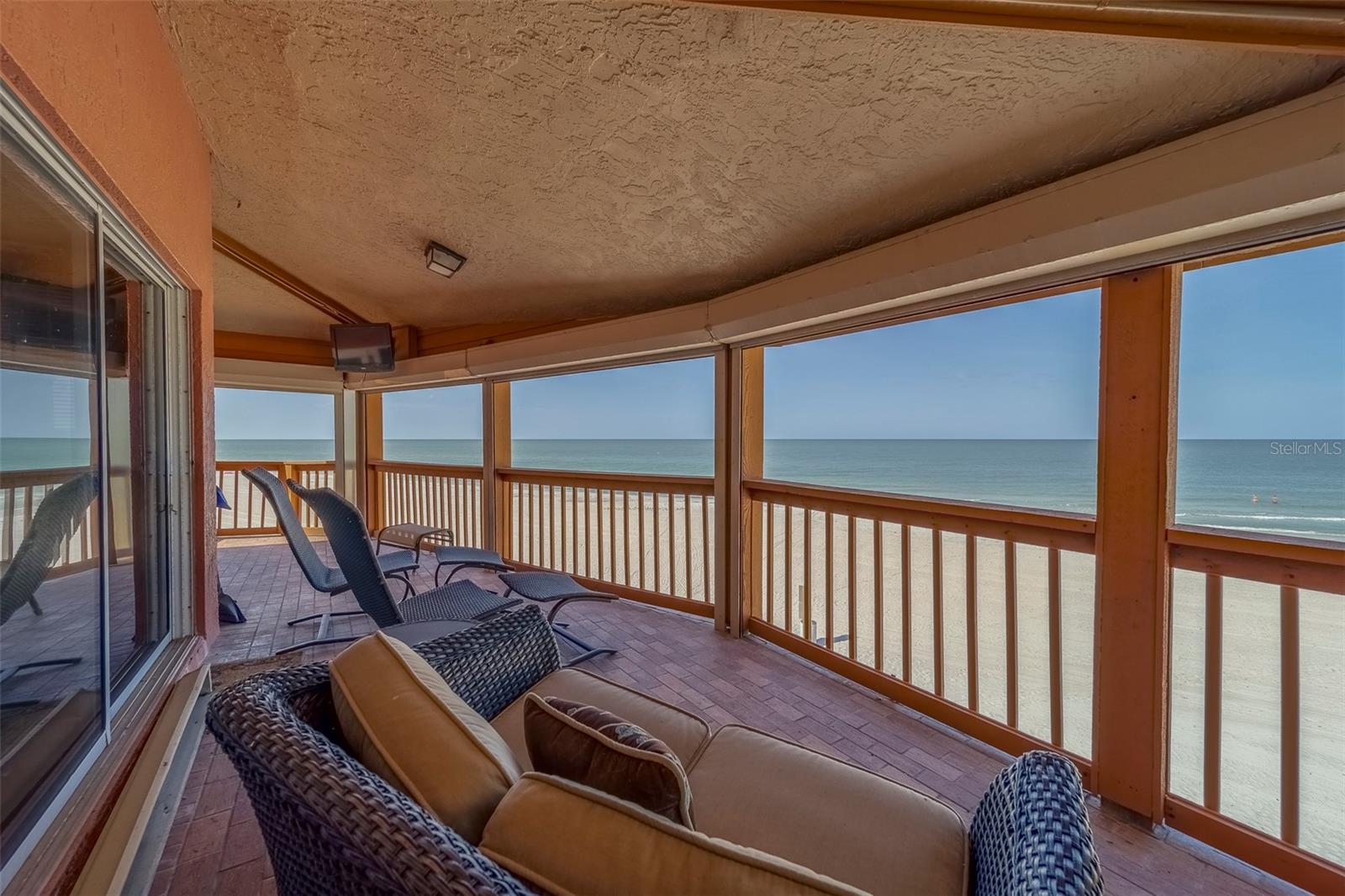 TB8385131 Property Photo