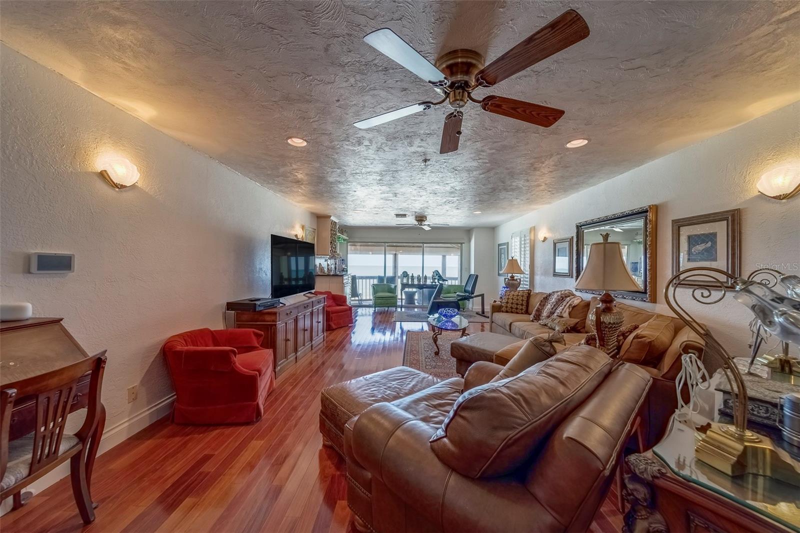 TB8385131 Property Photo