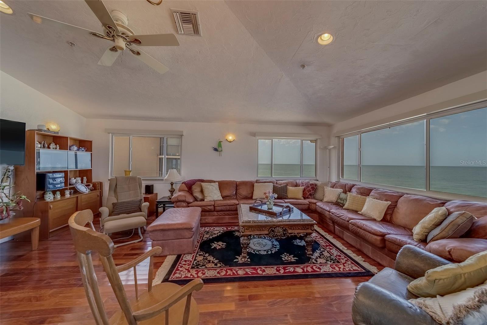 TB8385131 Property Photo