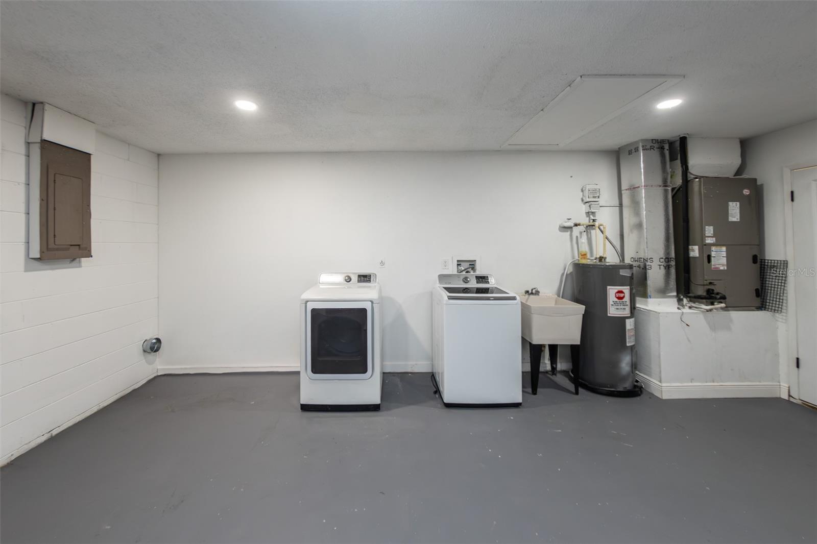 1820 N MERRICK DR, DELTONA, FL, 32738