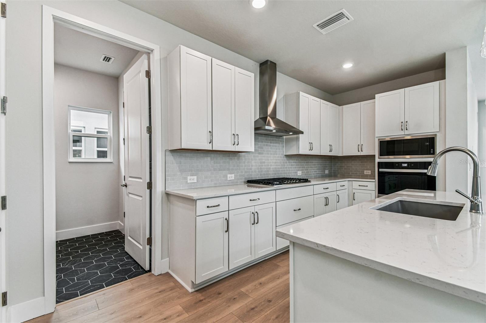 648 ALLORA AVE, NOKOMIS, FL, 34275