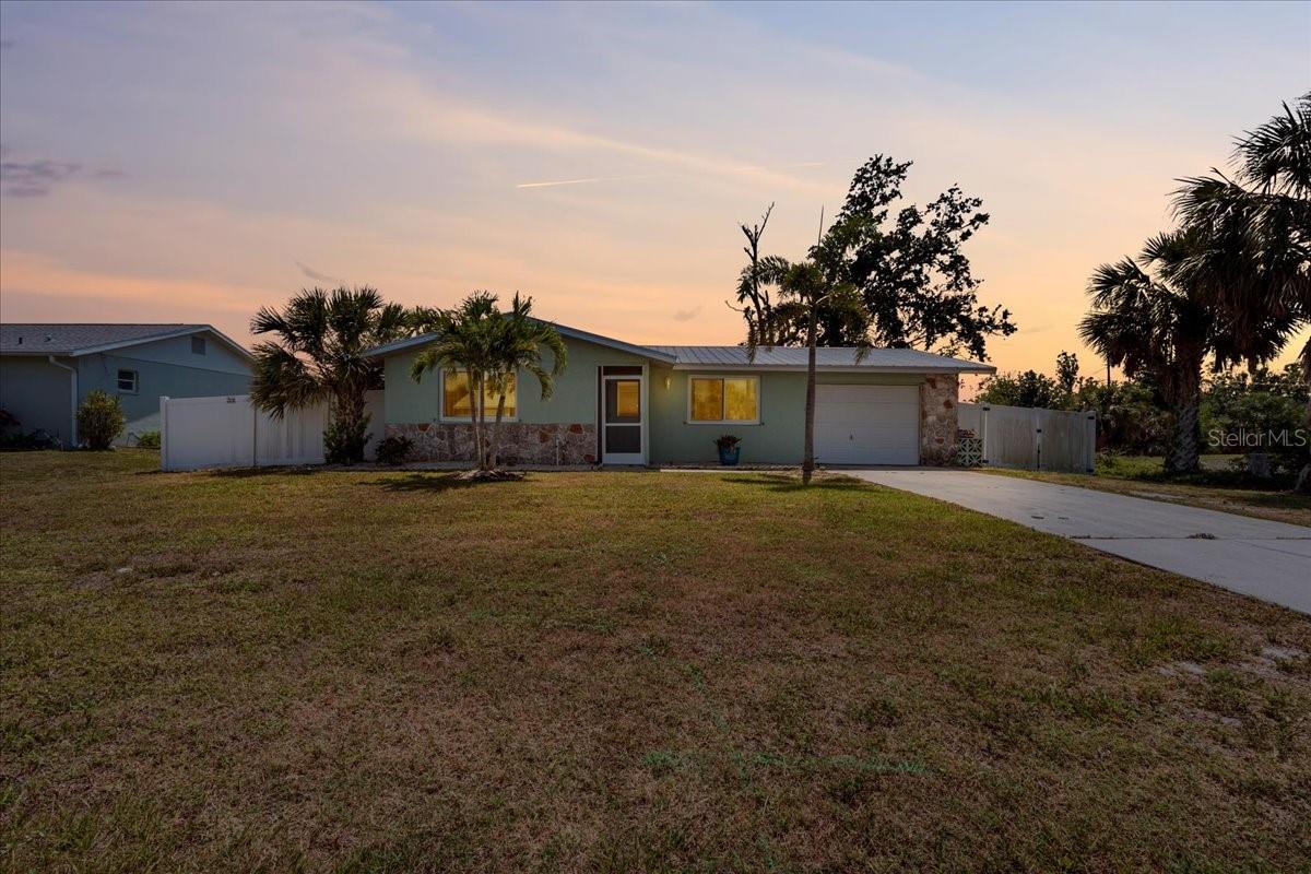 281 SEMINOLE BLVD NW, PORT CHARLOTTE, FL, 33952