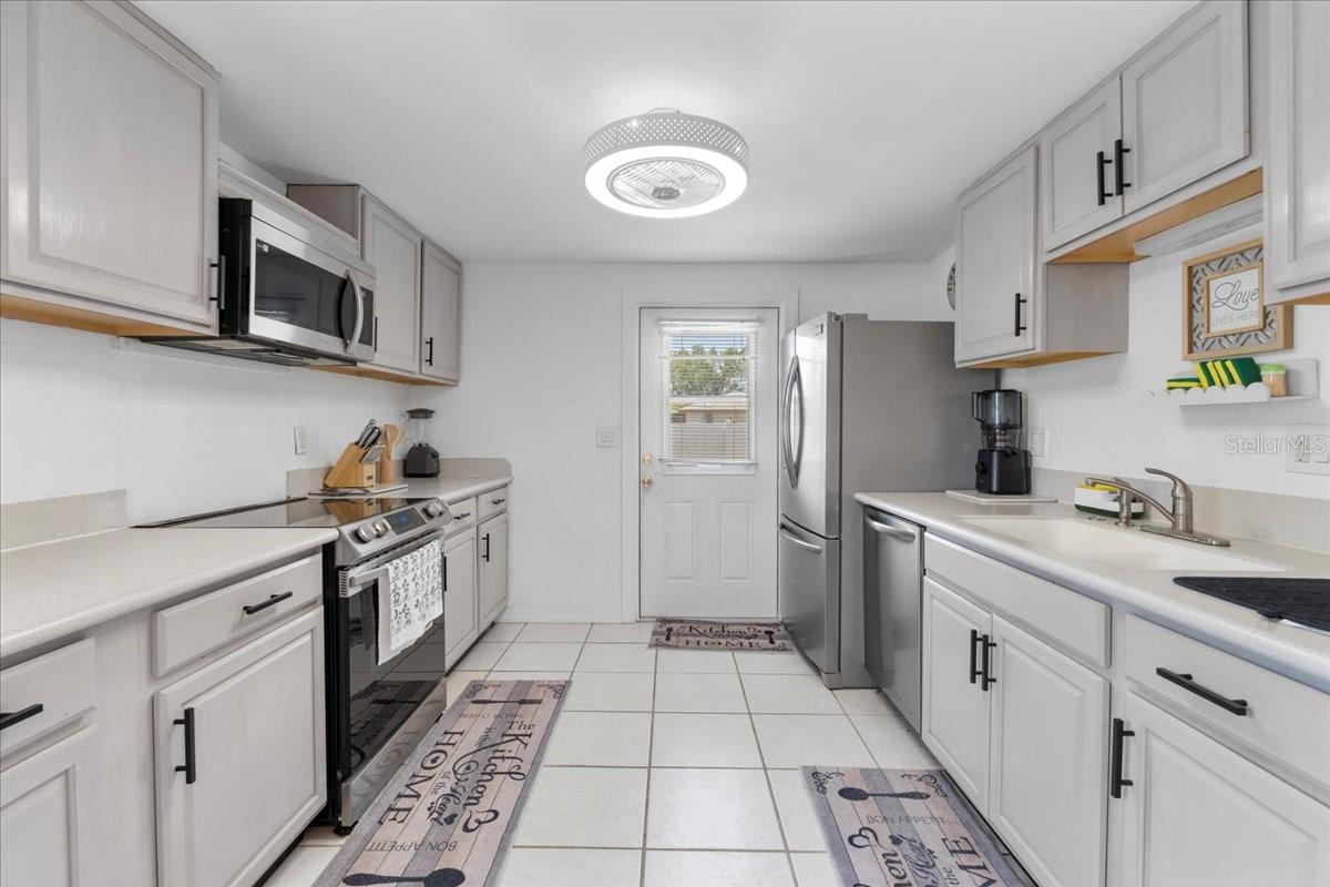 281 SEMINOLE BLVD NW, PORT CHARLOTTE, FL, 33952