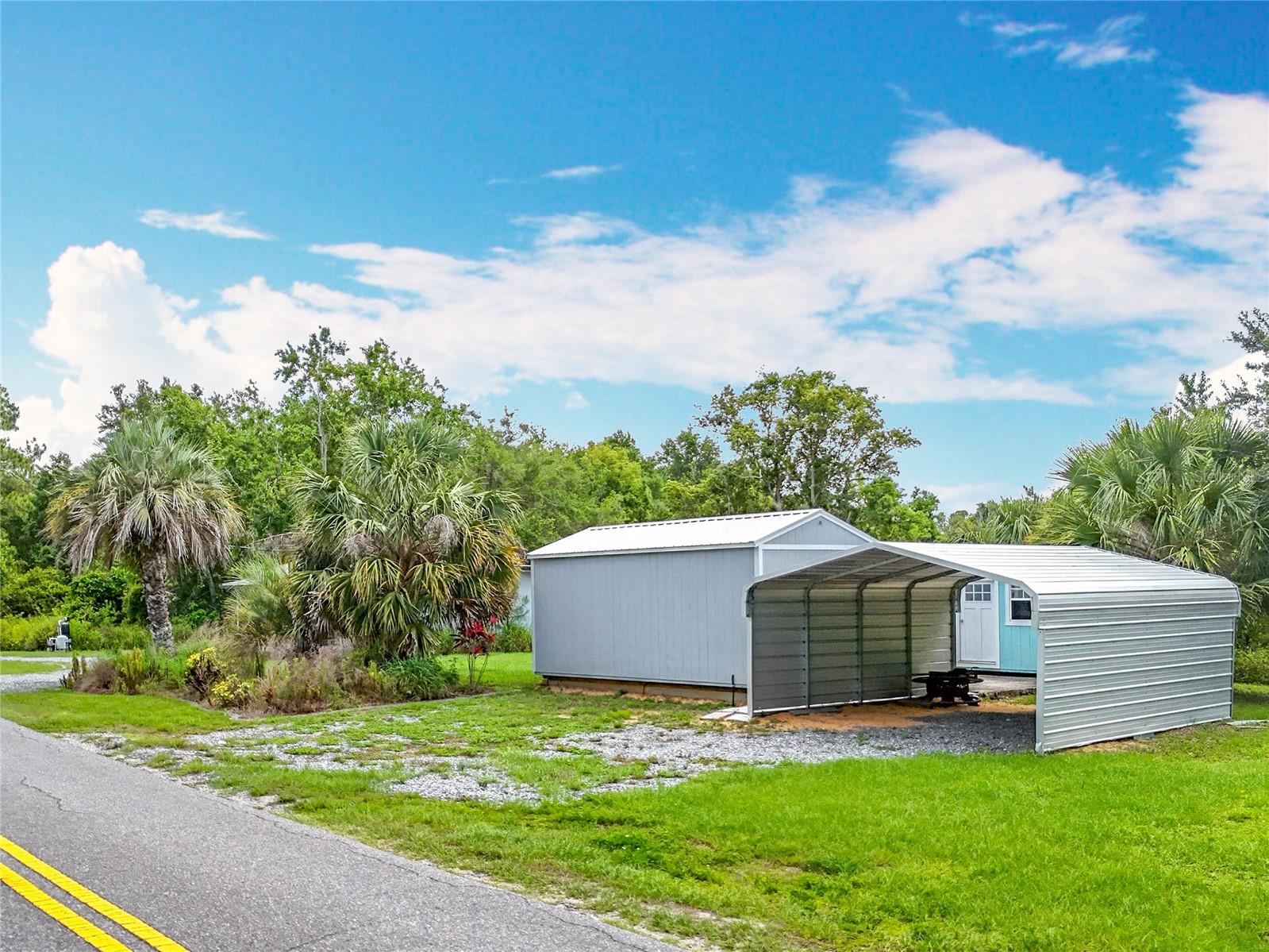 9506 NUMBER TWO RD, HOWEY IN THE HILLS, FL, 34737