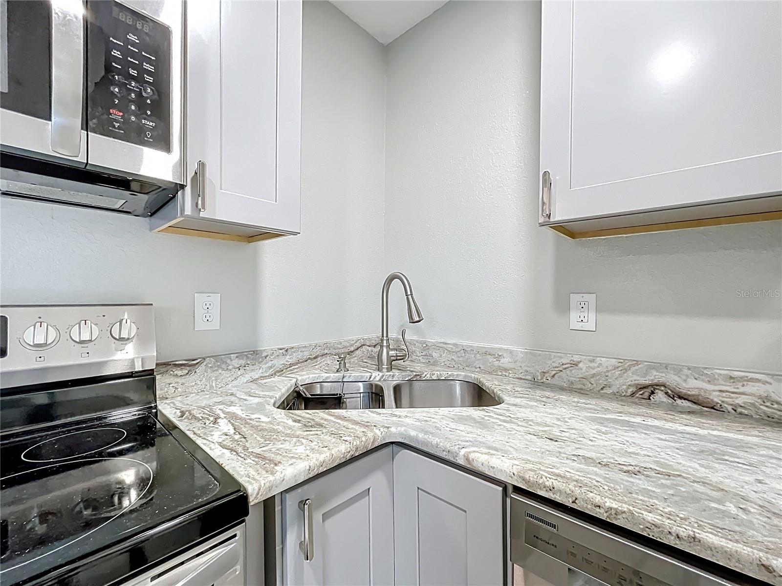 9506 NUMBER TWO RD, HOWEY IN THE HILLS, FL, 34737