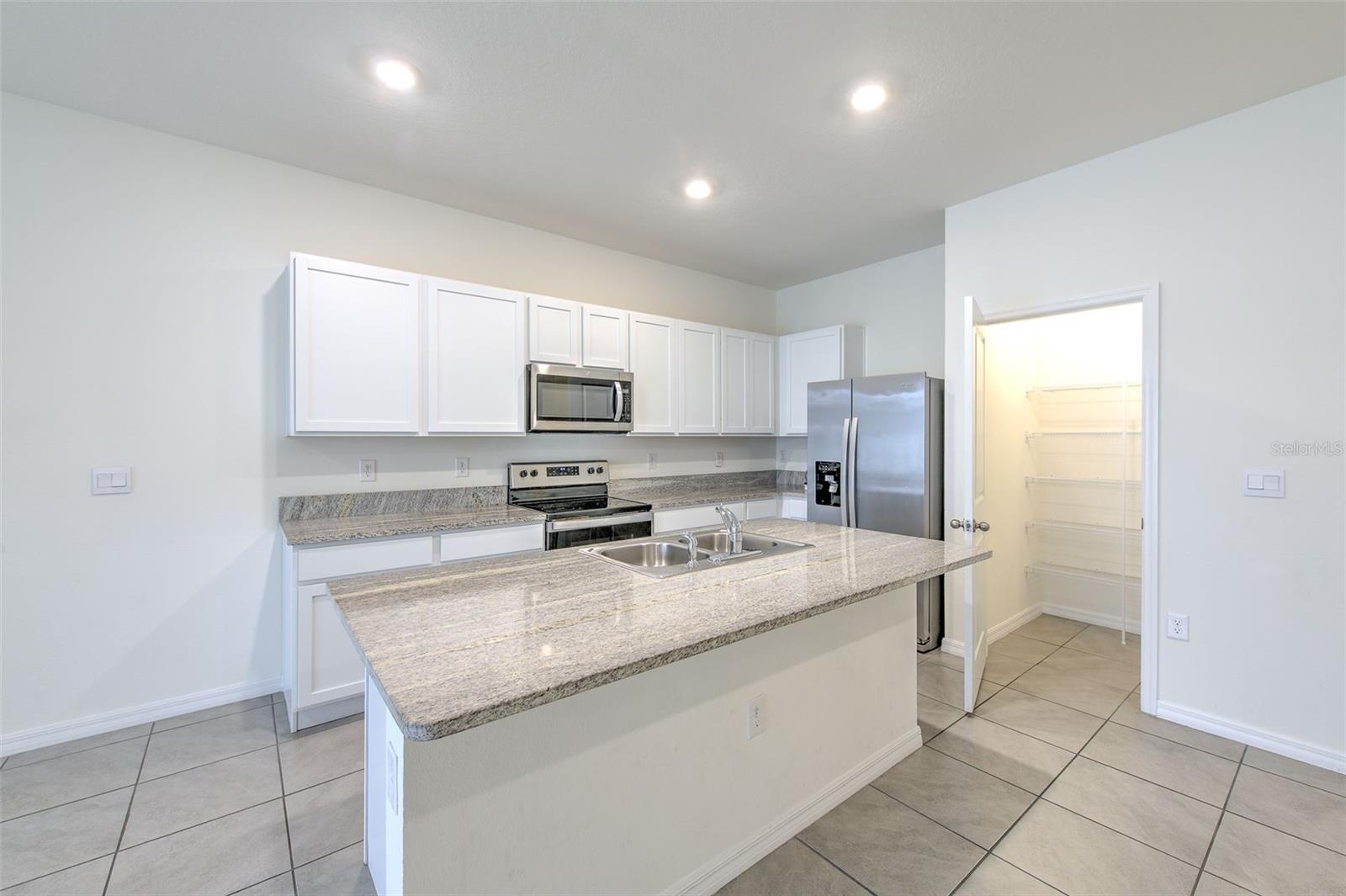 2882 PEONY PRAIRIE LN, WESLEY CHAPEL, FL, 33543