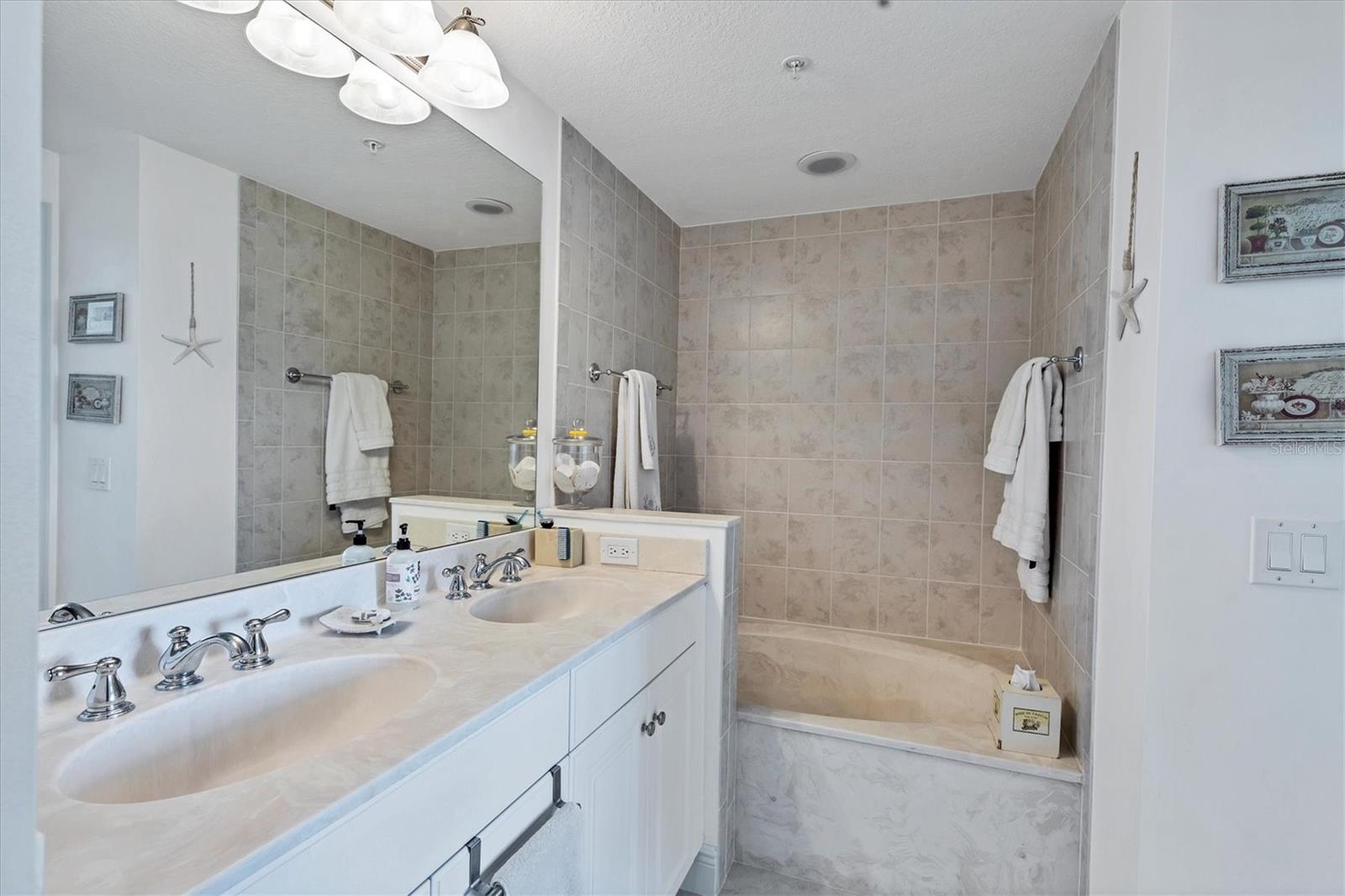 800 N TAMIAMI TRL #604, SARASOTA, FL, 34236