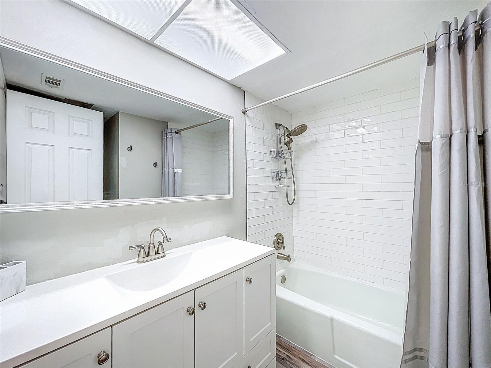 1100 EAST BAY DR #42, LARGO, FL, 33770