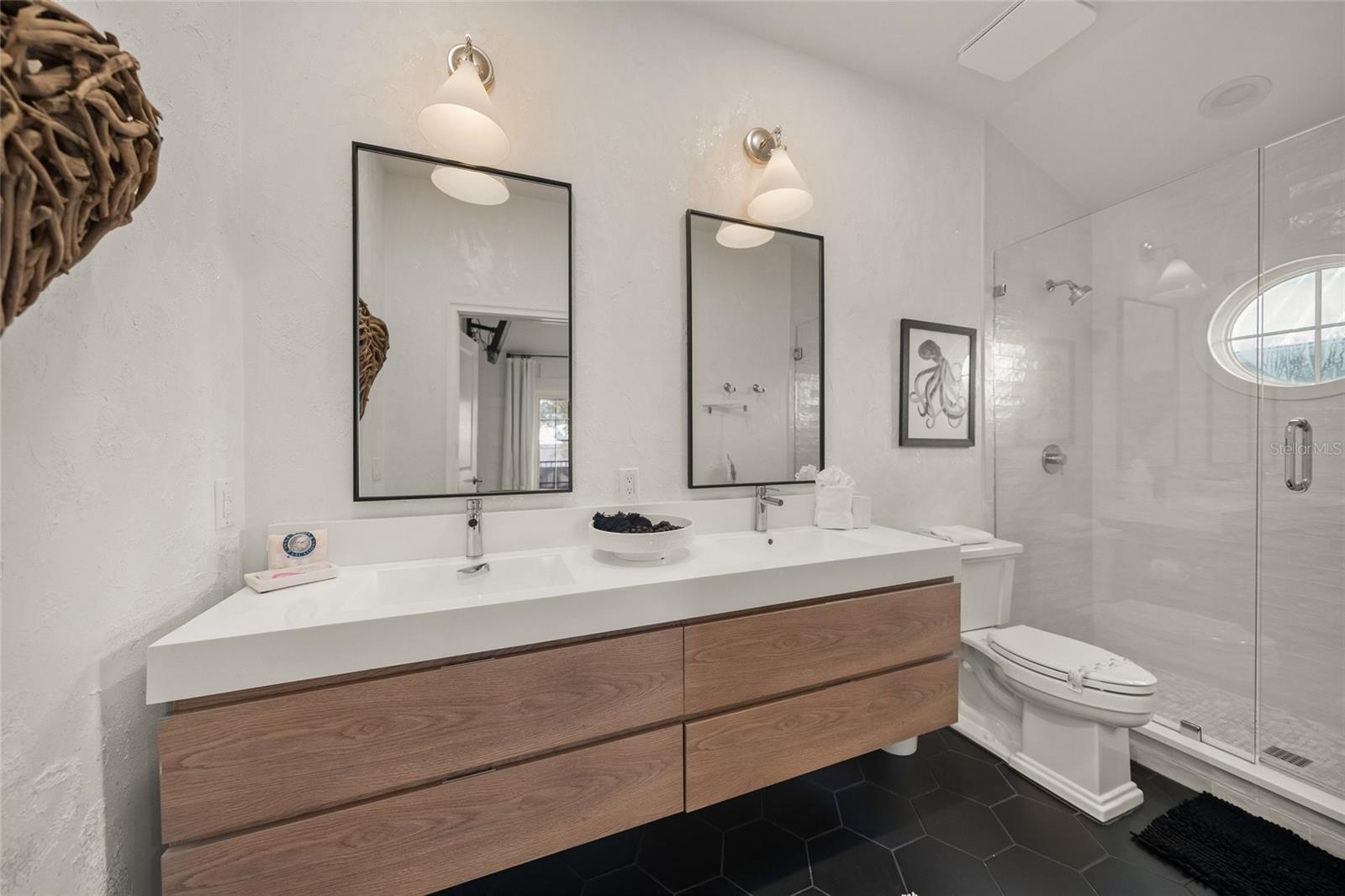 A4652436 Property Photo