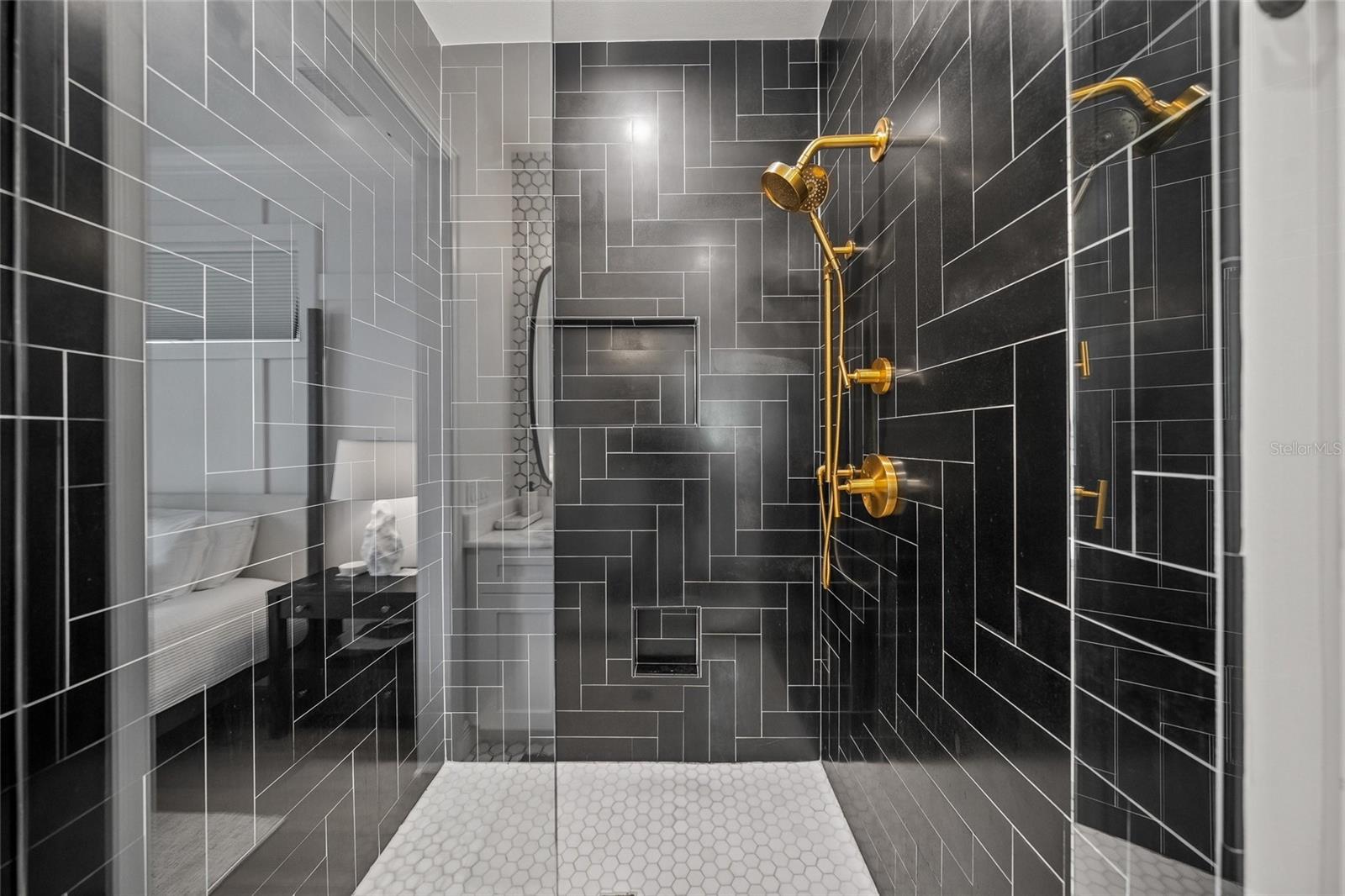 A4652436 Property Photo