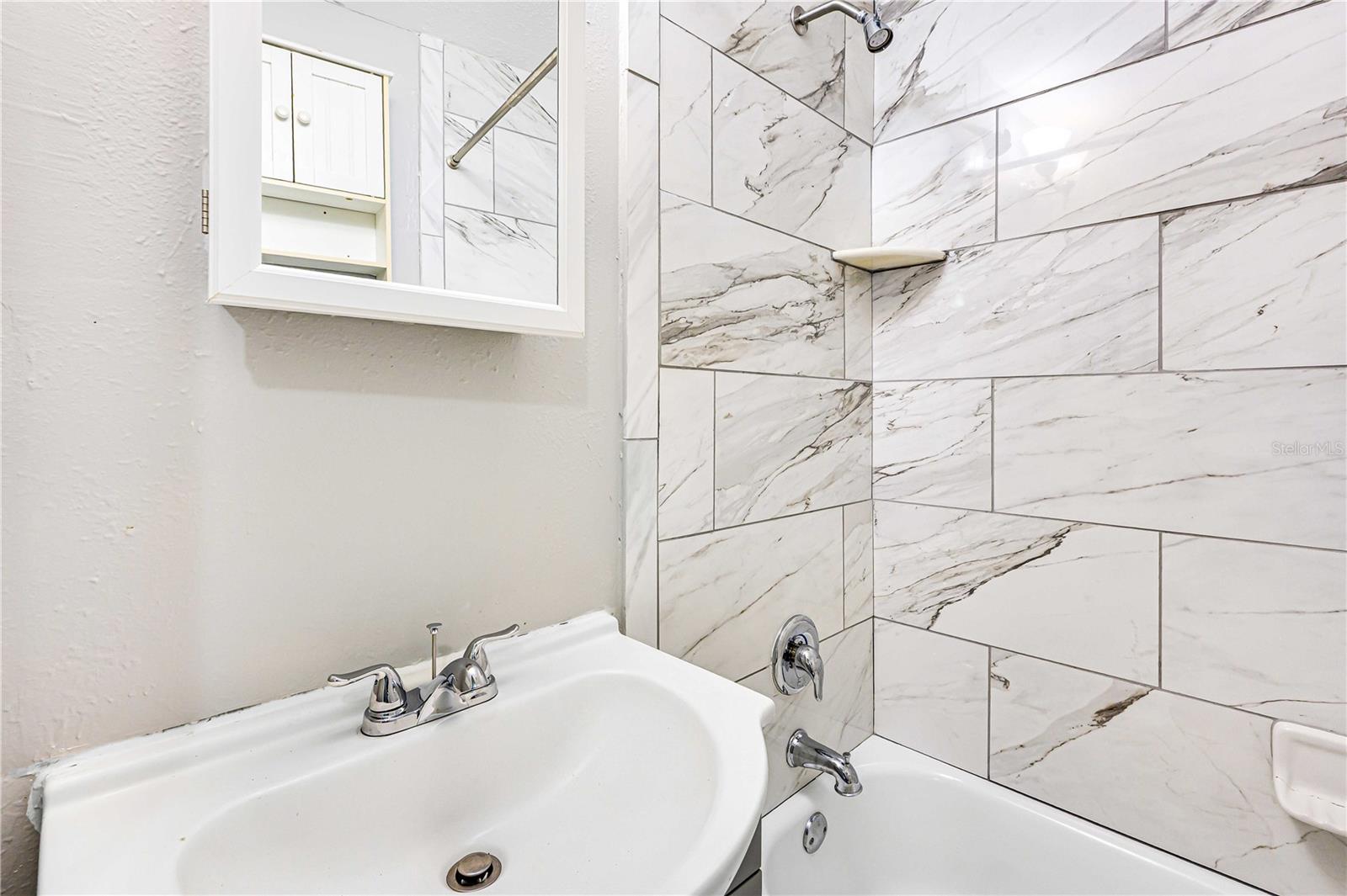 3703 E NORTH BAY ST, TAMPA, FL, 33610