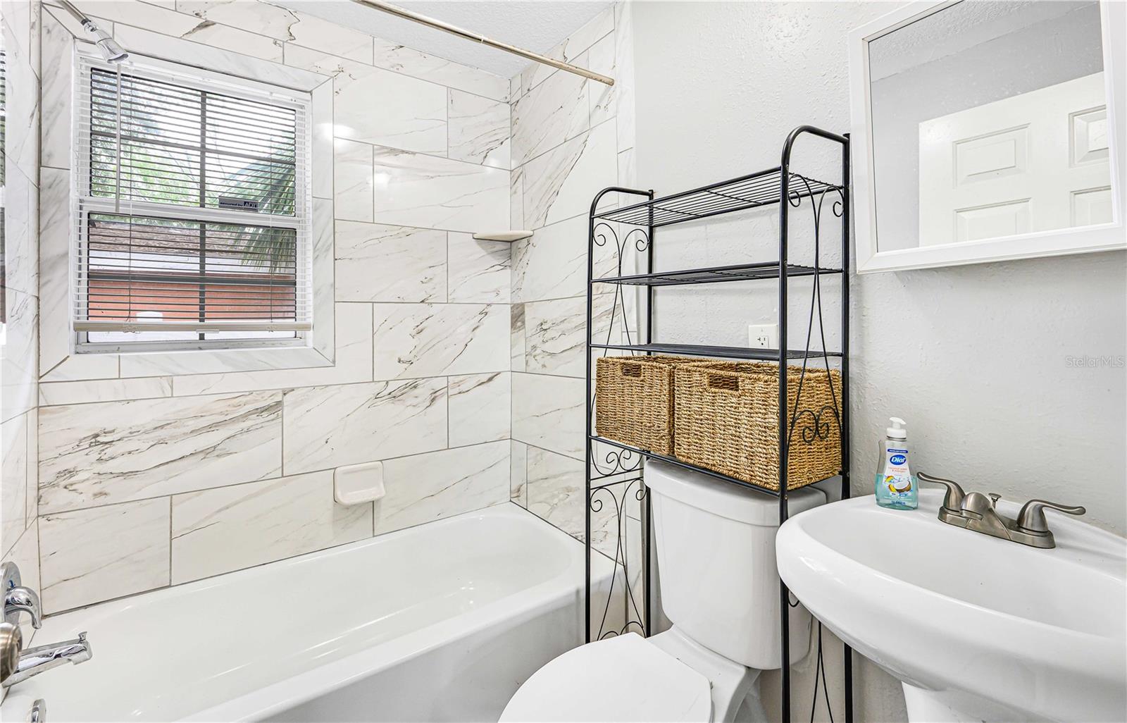 3703 E NORTH BAY ST, TAMPA, FL, 33610