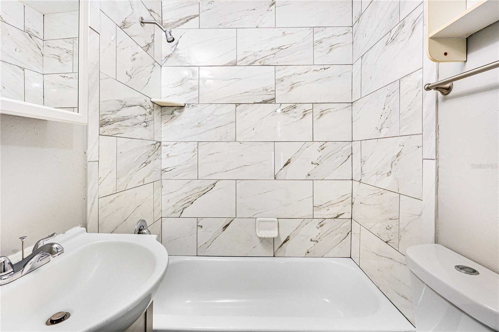 3703 E NORTH BAY ST, TAMPA, FL, 33610