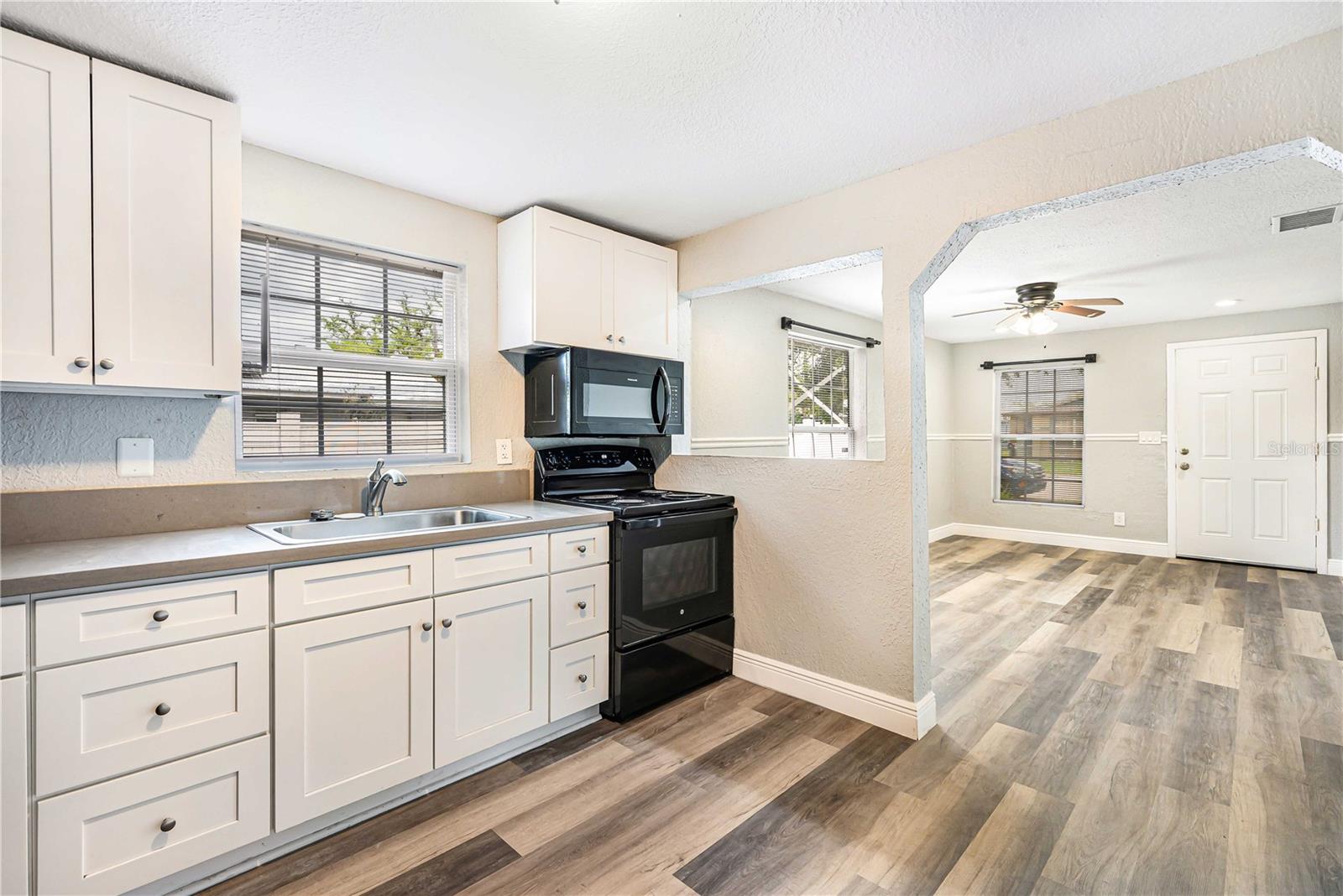 3703 E NORTH BAY ST, TAMPA, FL, 33610