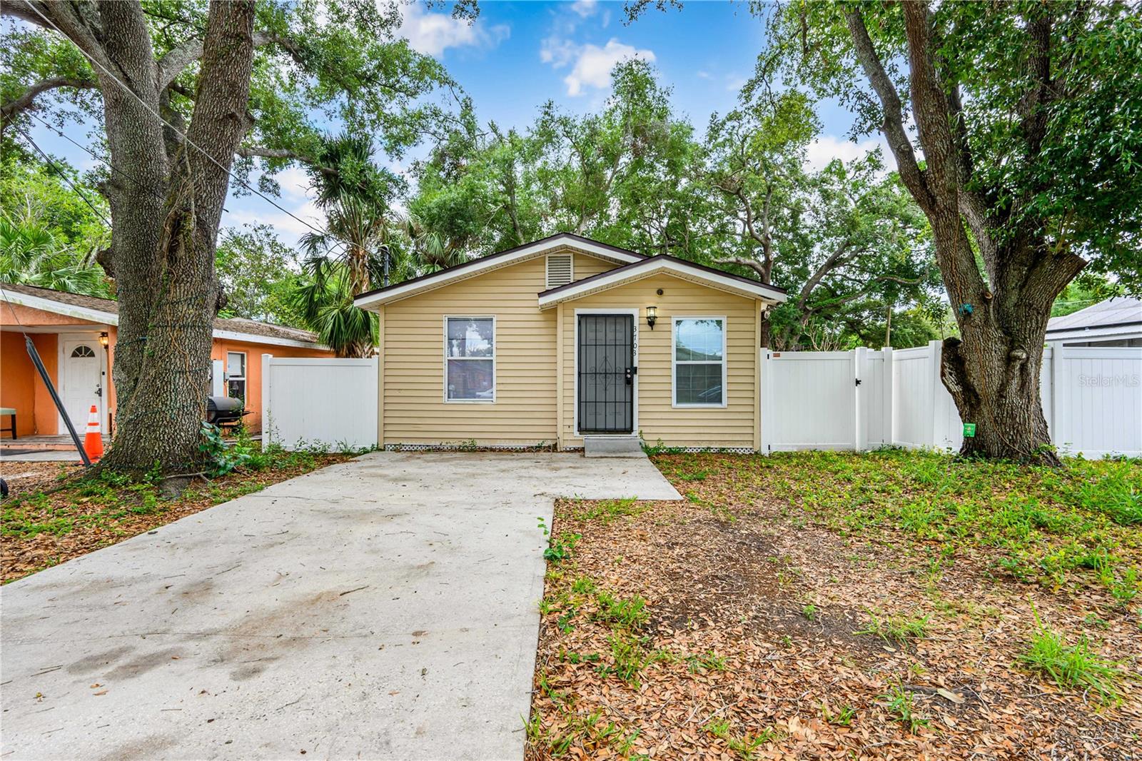 3703 E NORTH BAY ST, TAMPA, FL, 33610