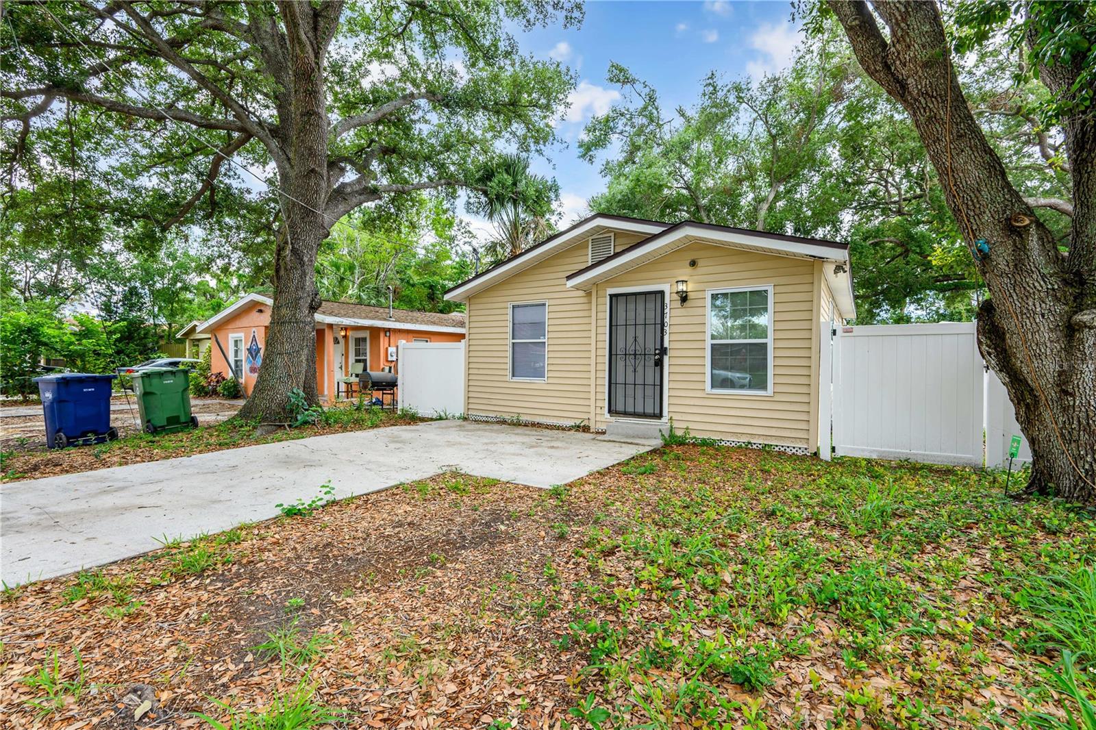 3703 E NORTH BAY ST, TAMPA, FL, 33610