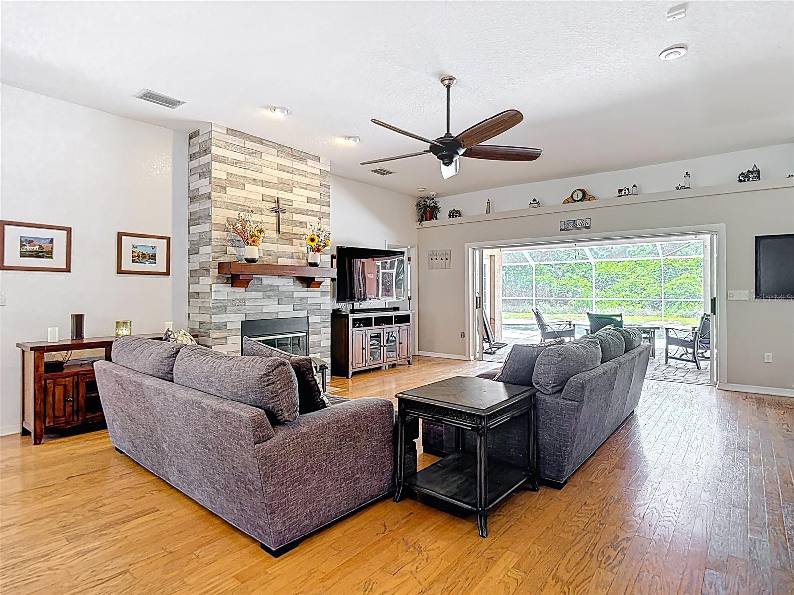 3001 REGAL OAKS BLVD, PALM HARBOR, FL, 34684