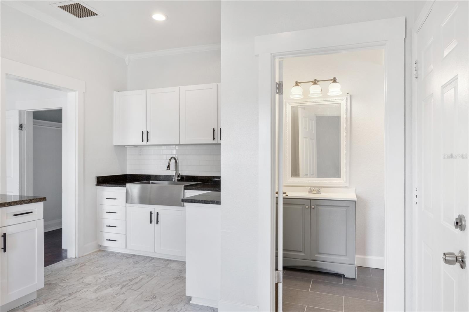 210 W WARREN AVE #B, TAMPA, FL, 33602