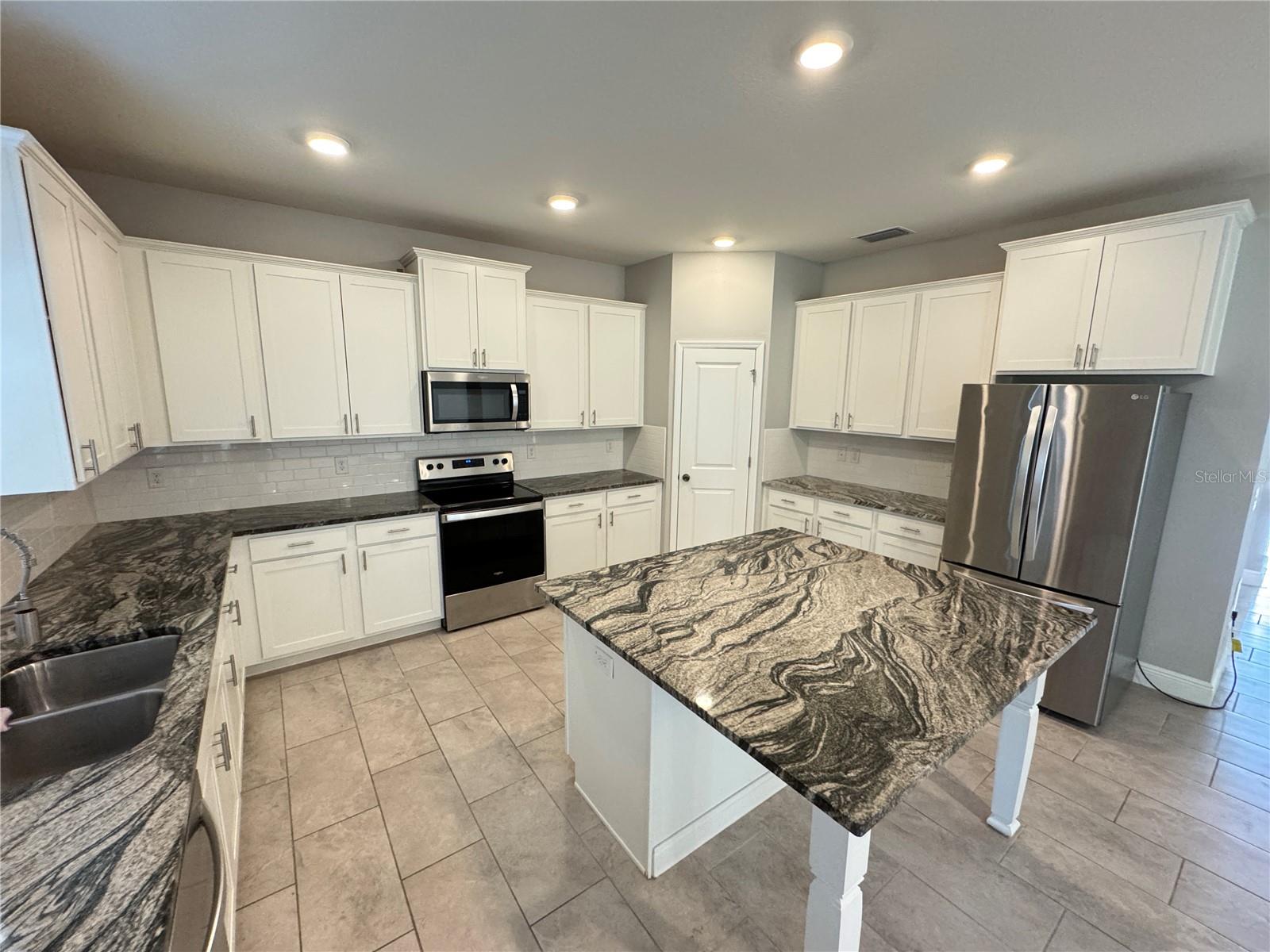 1381 BERING RD, WESLEY CHAPEL, FL, 33543