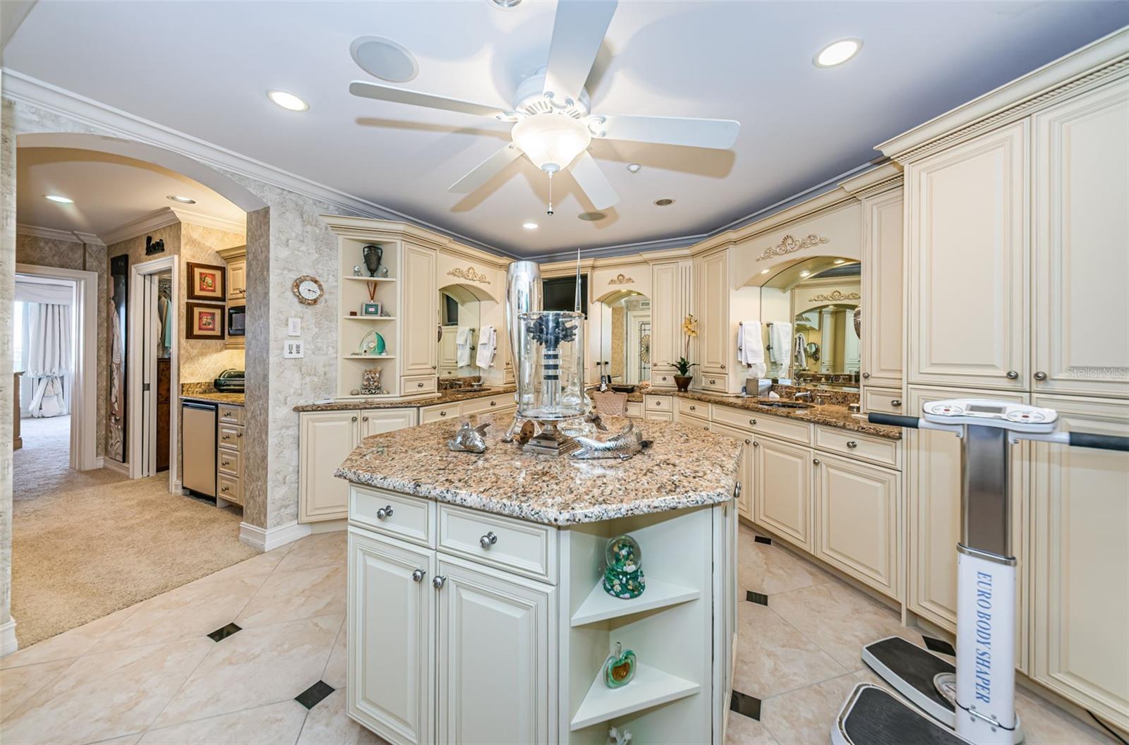 TB8385585 Property Photo