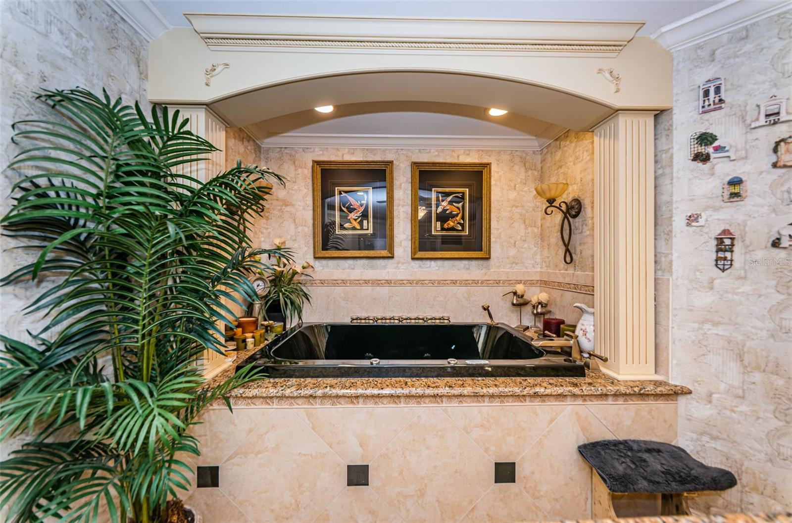 TB8385585 Property Photo