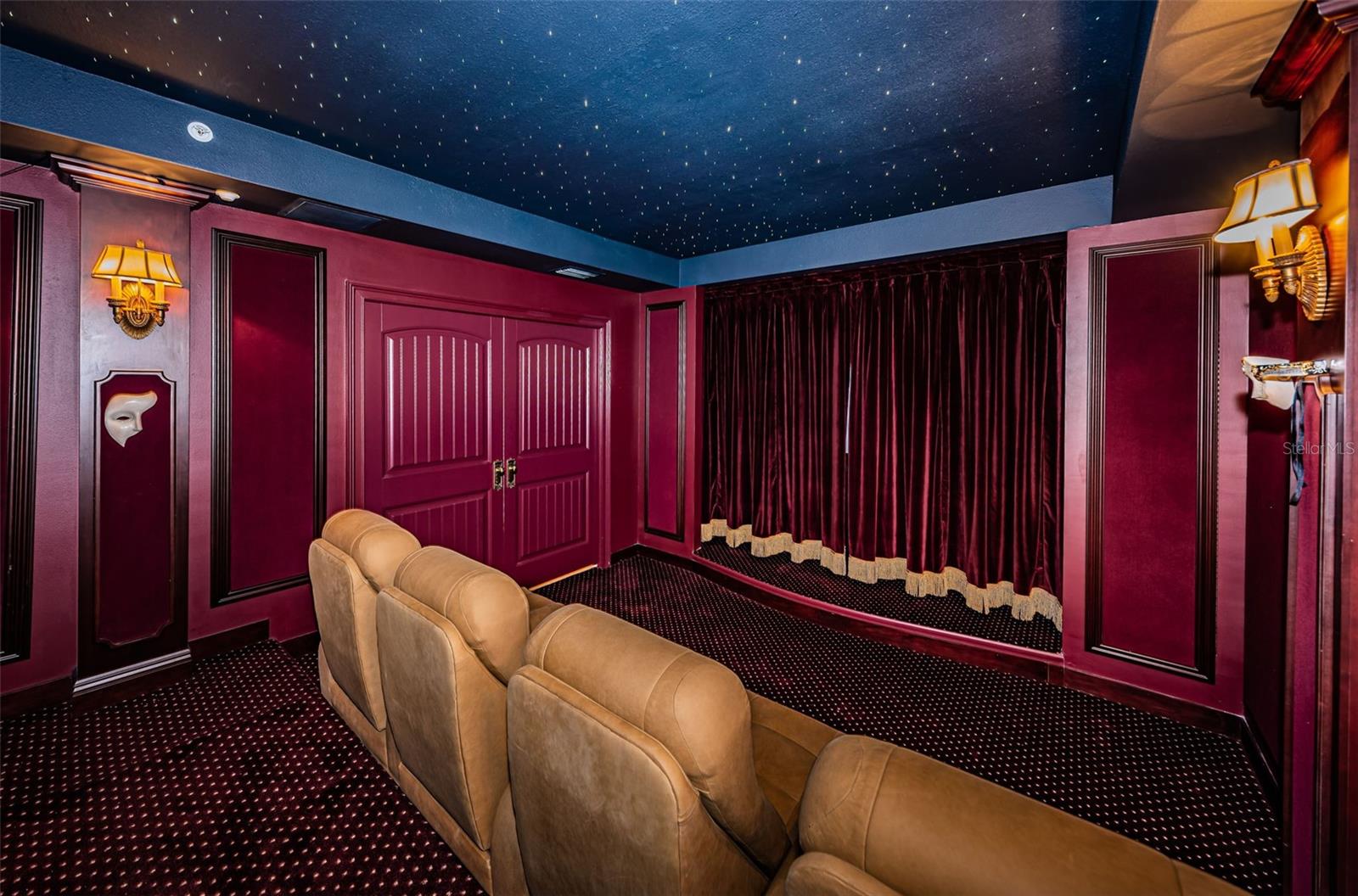 TB8385585 Property Photo