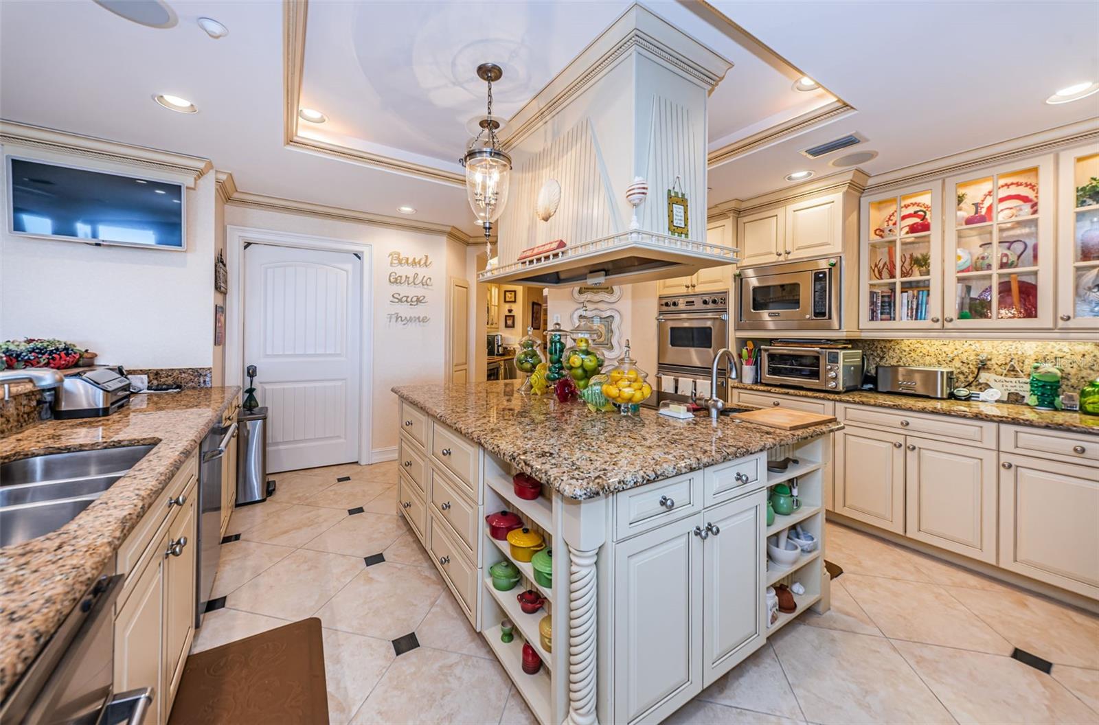 TB8385585 Property Photo