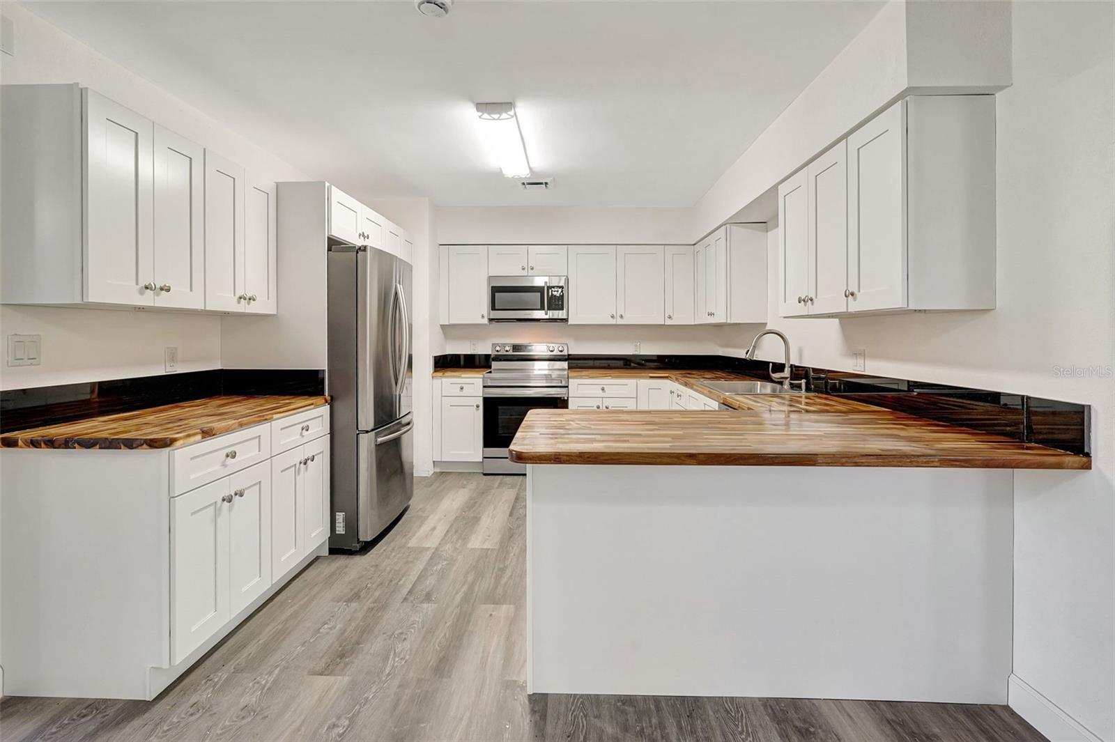 415 COOPER ST, PUNTA GORDA, FL, 33950