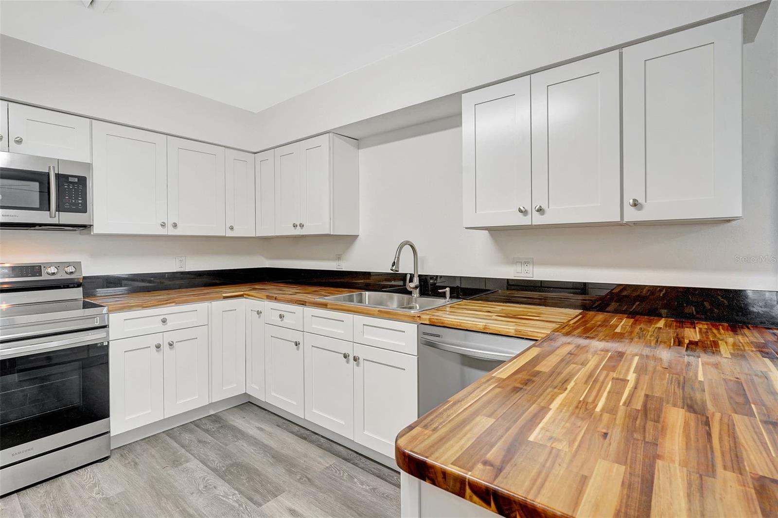 415 COOPER ST, PUNTA GORDA, FL, 33950