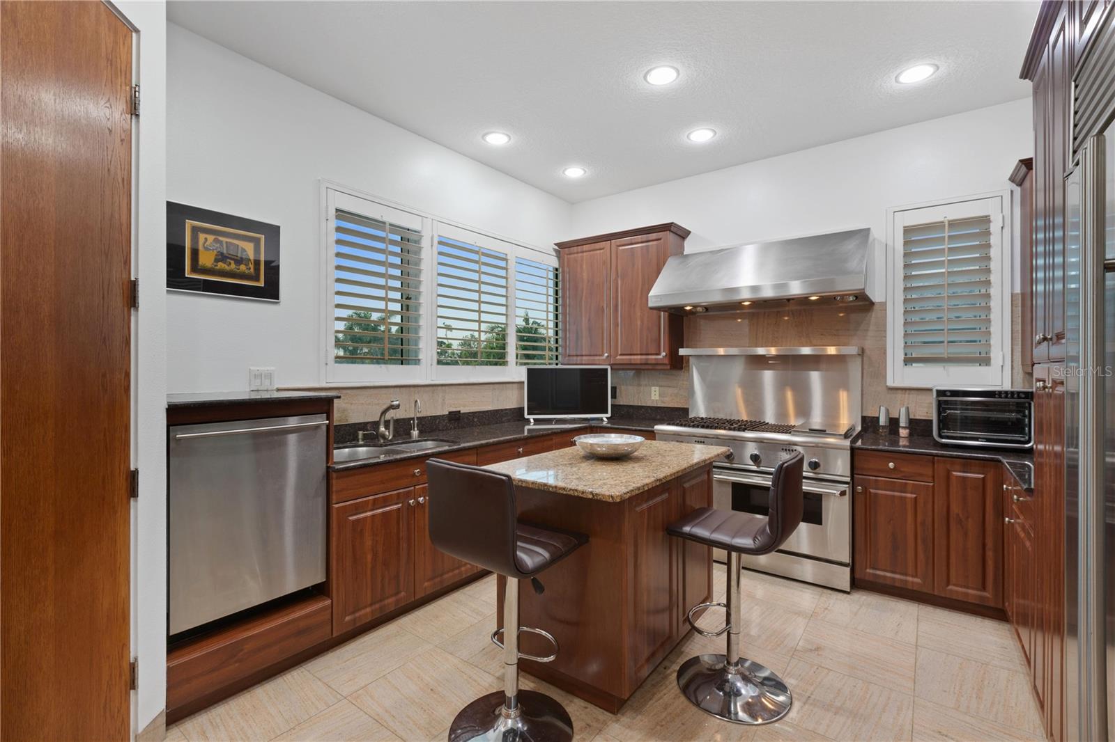 A4652523 Property Photo