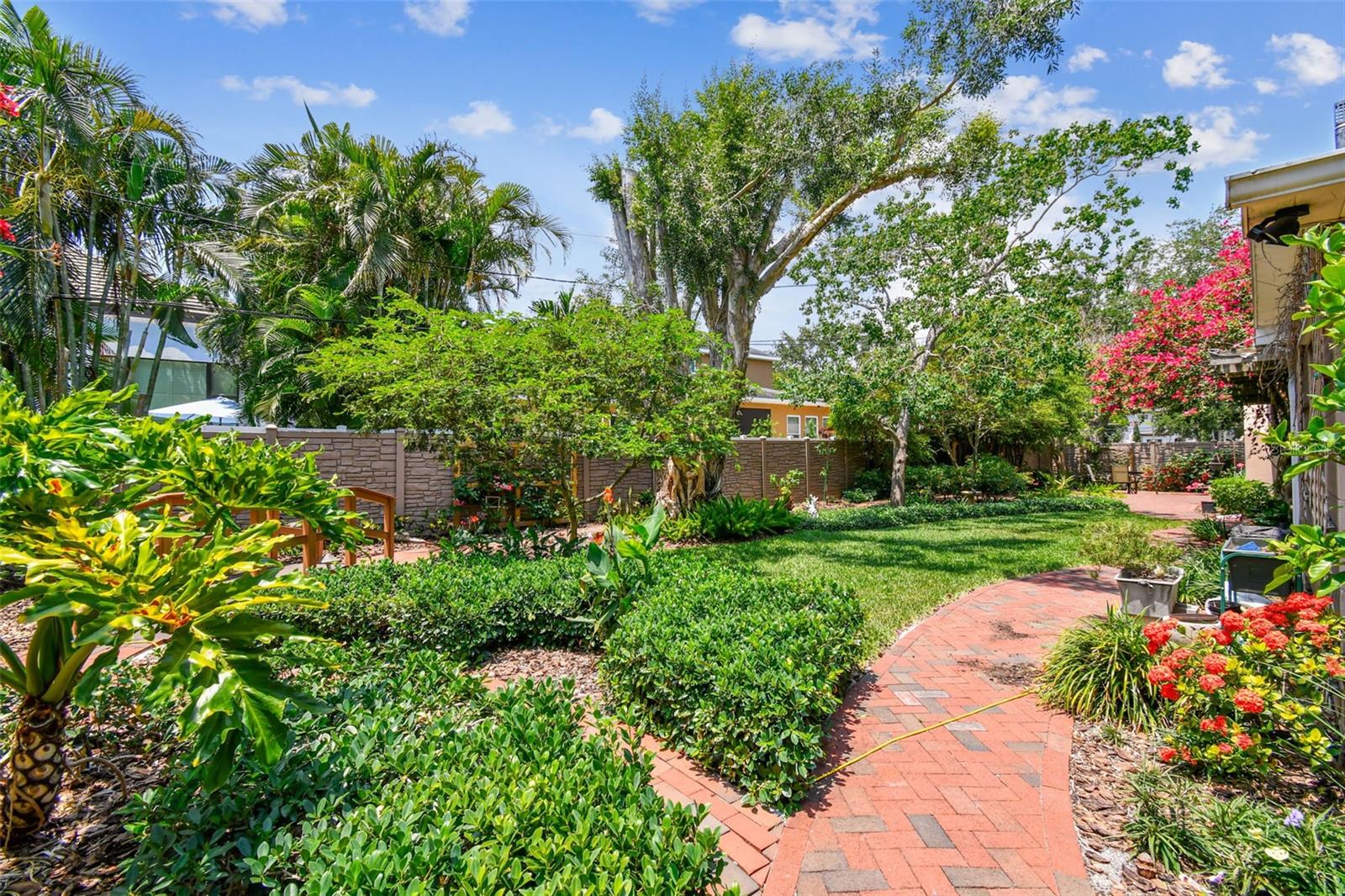 750 ALDA WAY NE, ST PETERSBURG, FL, 33704