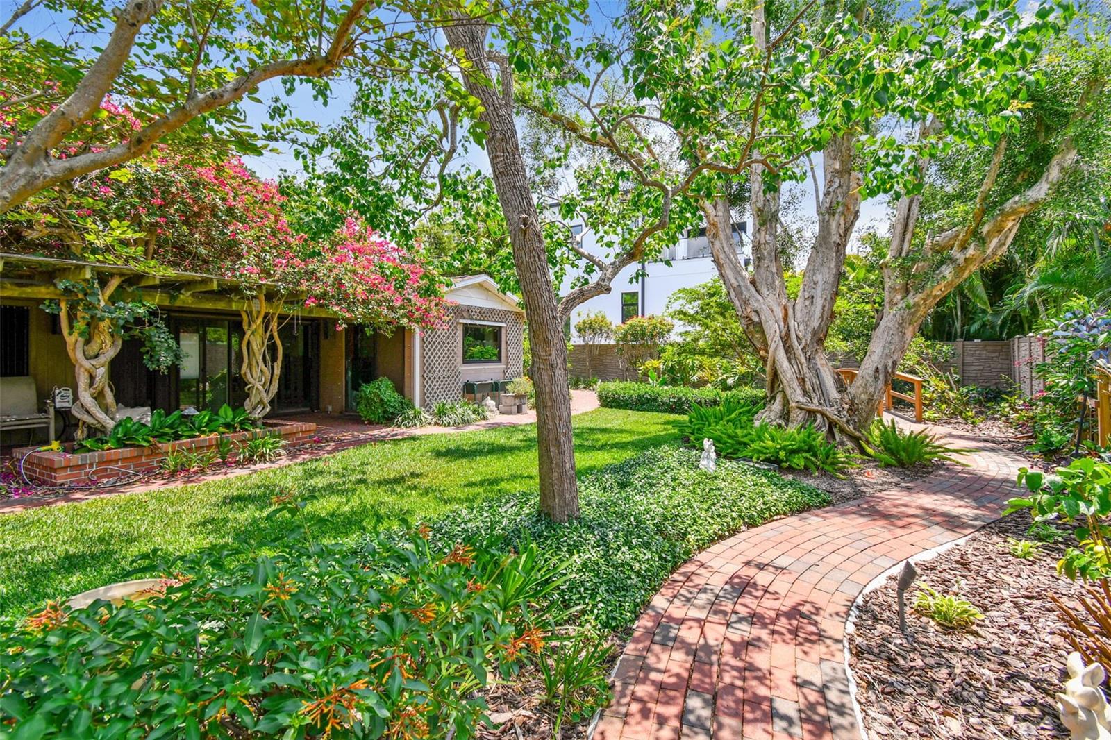 750 ALDA WAY NE, ST PETERSBURG, FL, 33704